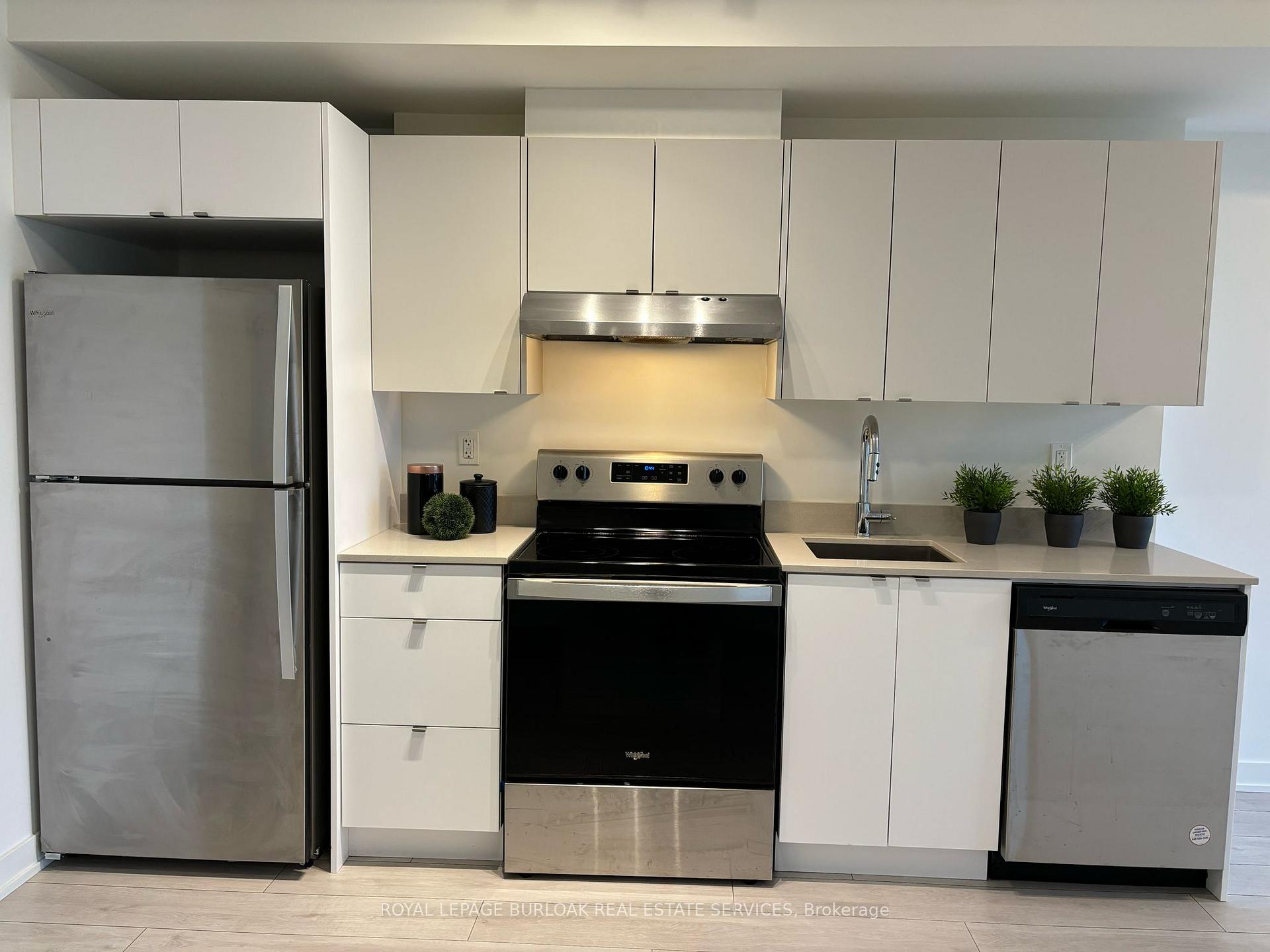 Photo 5 of Unit B611, 3200 Dakota Common, Burlington, Alton — HOMEH