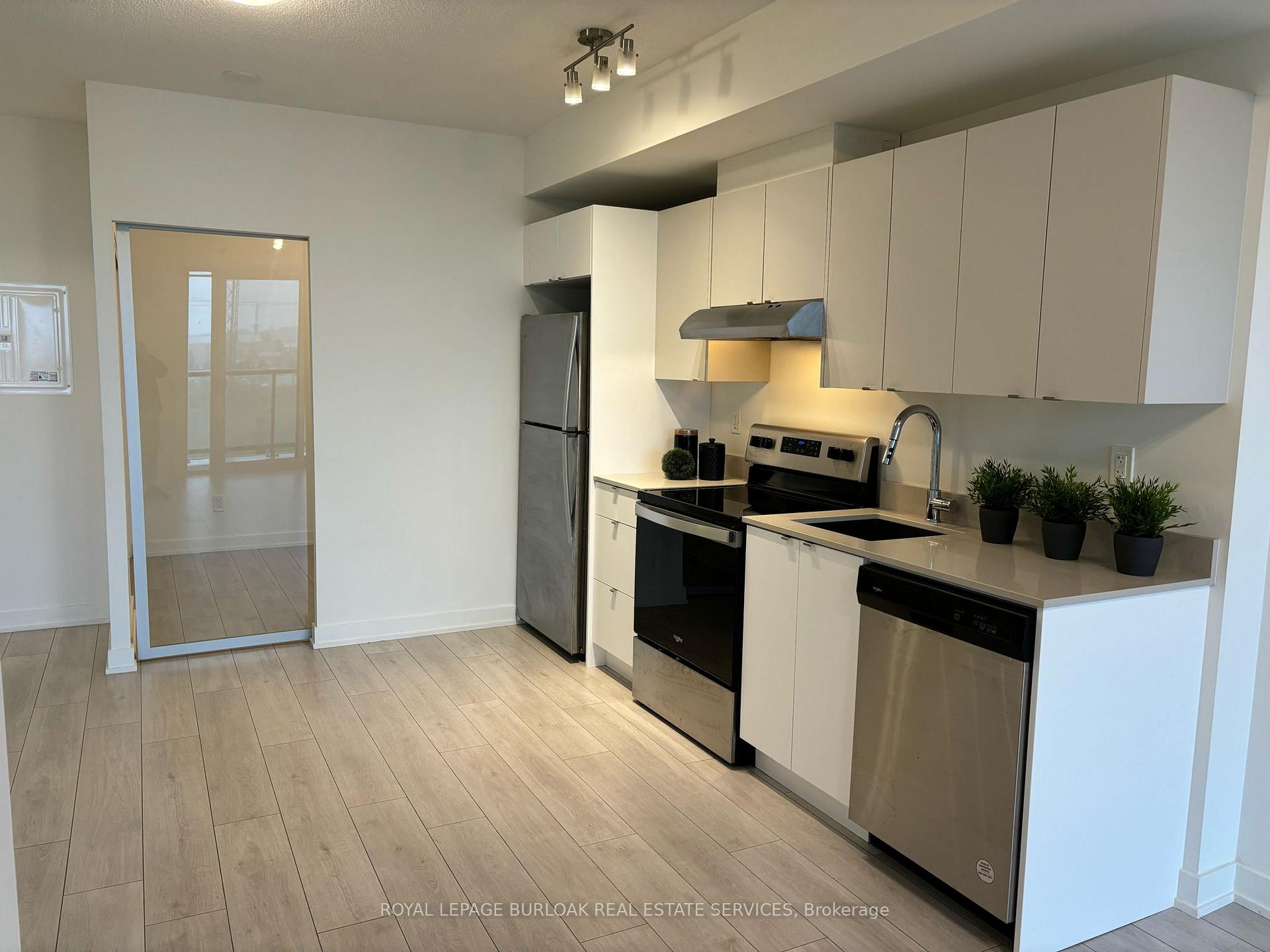 Photo 6 of Unit B611, 3200 Dakota Common, Burlington, Alton — HOMEH