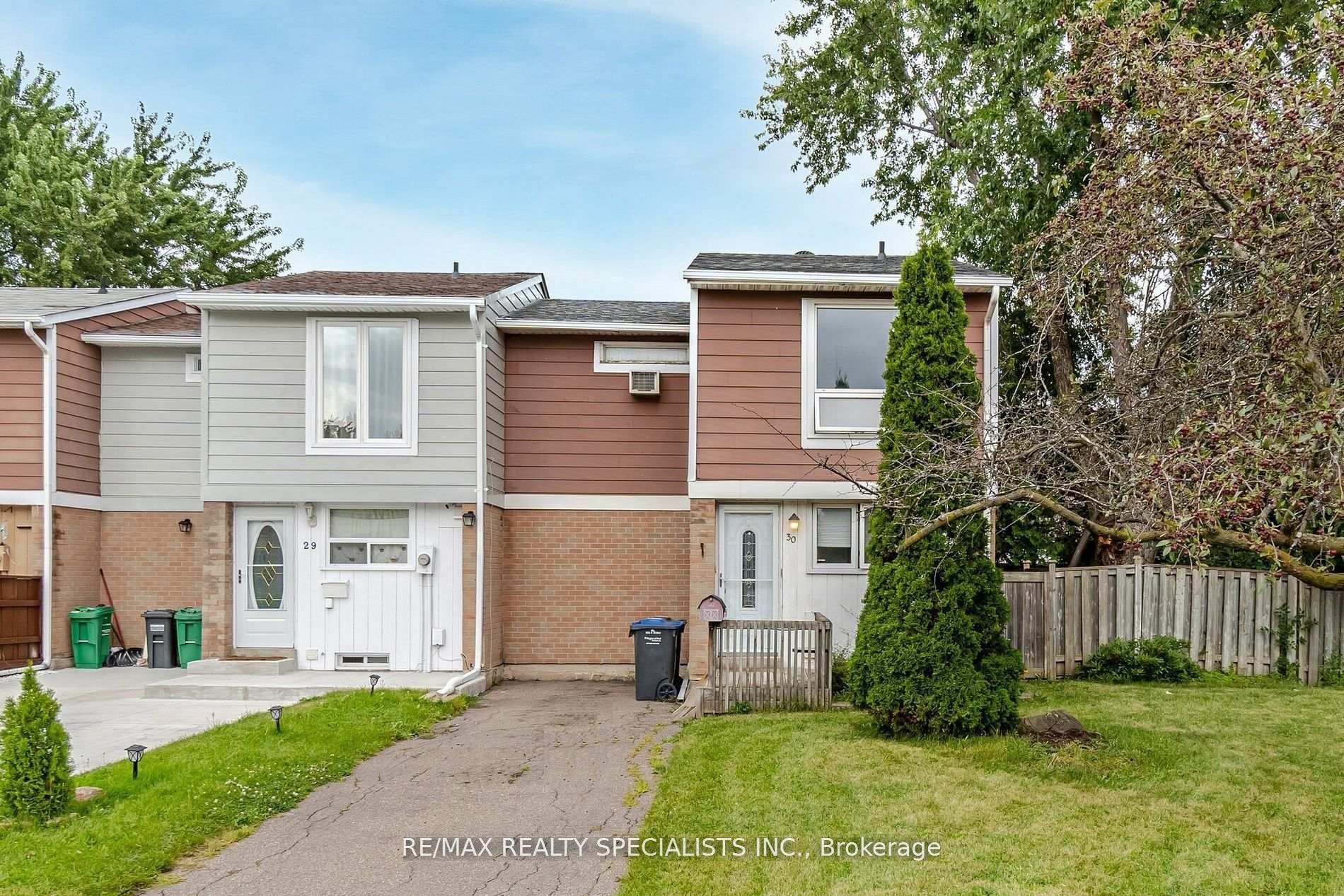 Front of 30 Hardcastle Court