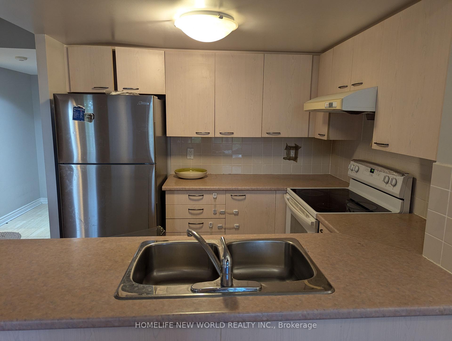 Photo 4 of Unit 301, 130 Pond Drive, Markham, Commerce Valley — HOMEH