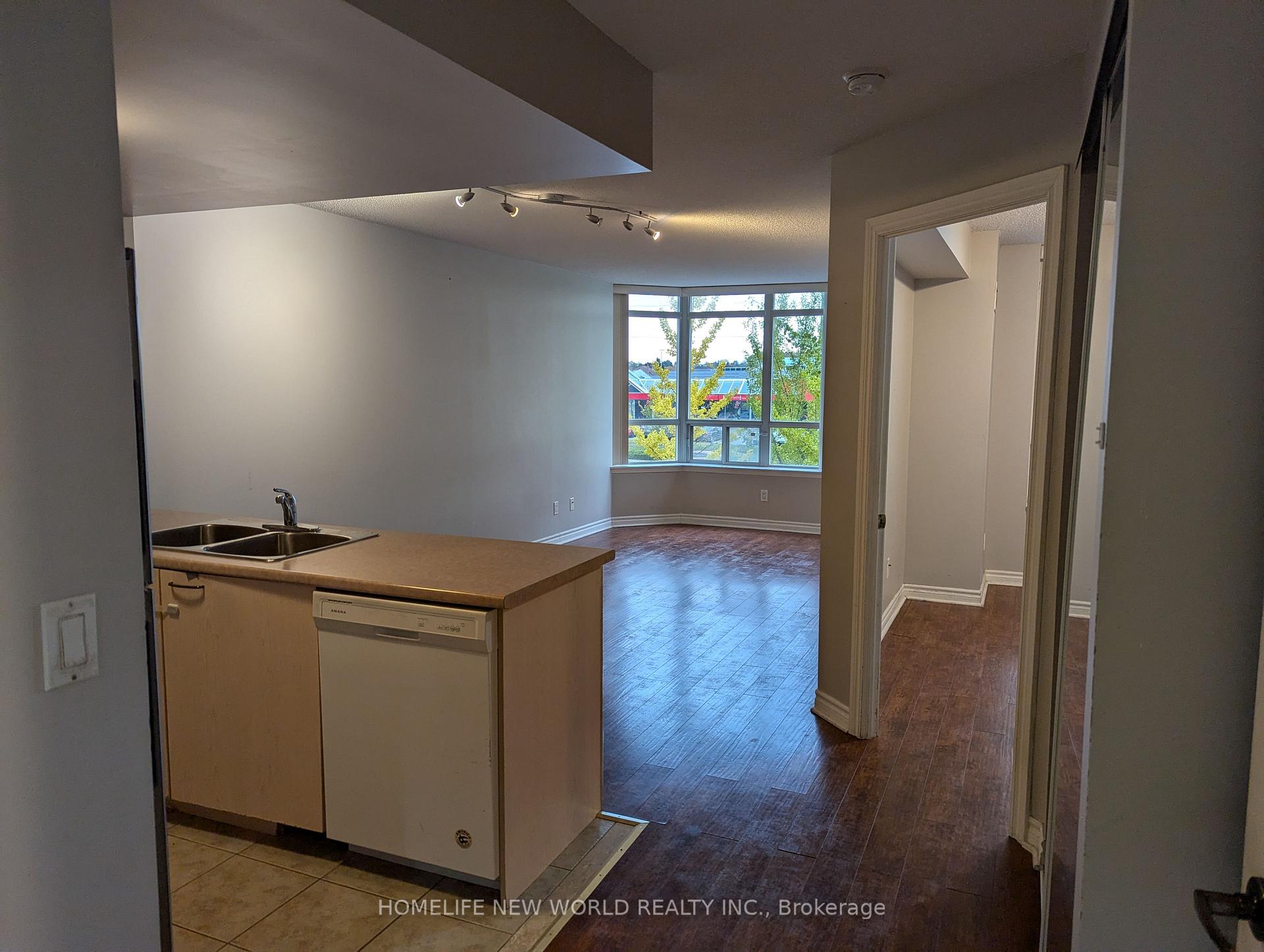 Photo 5 of Unit 301, 130 Pond Drive, Markham, Commerce Valley — HOMEH