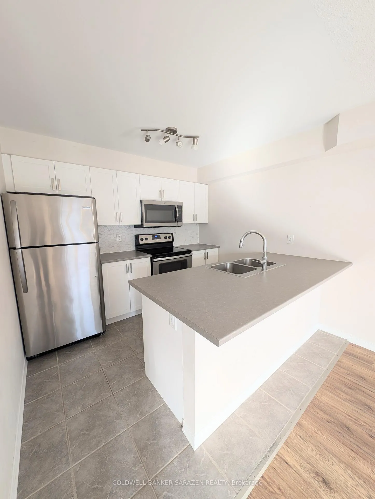 Photo 7 of 816 Element Private, Ottawa, Kanata - Emerald Meadows/Trailwest — HOMEH