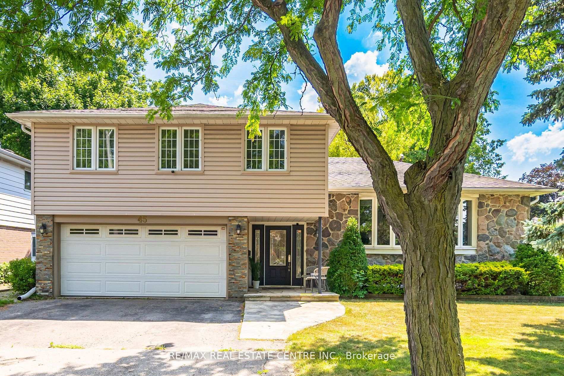 Front of 45 Core Crescent