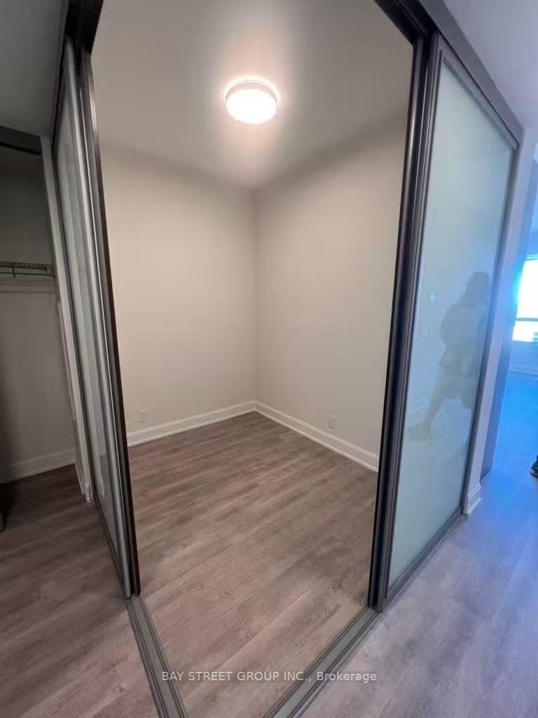 Photo 5 of Unit 915, 12 Gandhi Lane, Markham, Commerce Valley — HOMEH