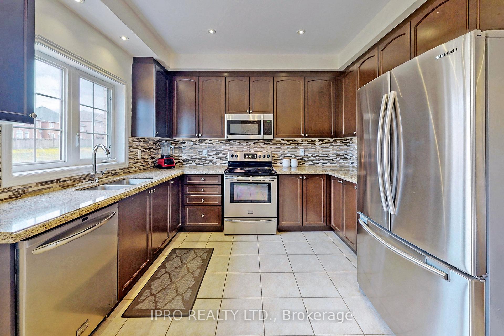 Photo 18 of 48 Arizona Drive, Brampton, Bram West — HOMEH