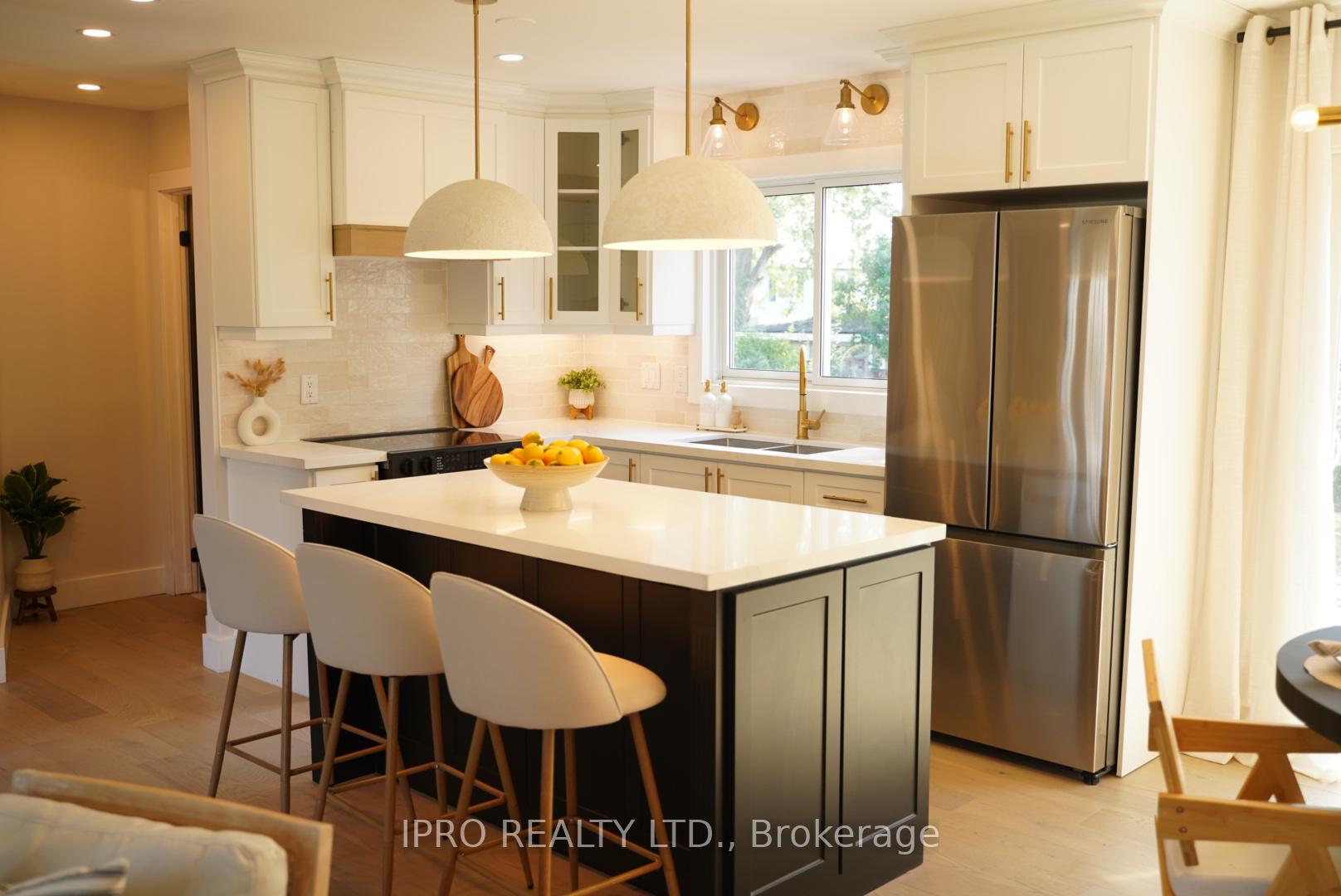 Photo 2 of 92 Forsythia Road, Brampton, Southgate — HOMEH