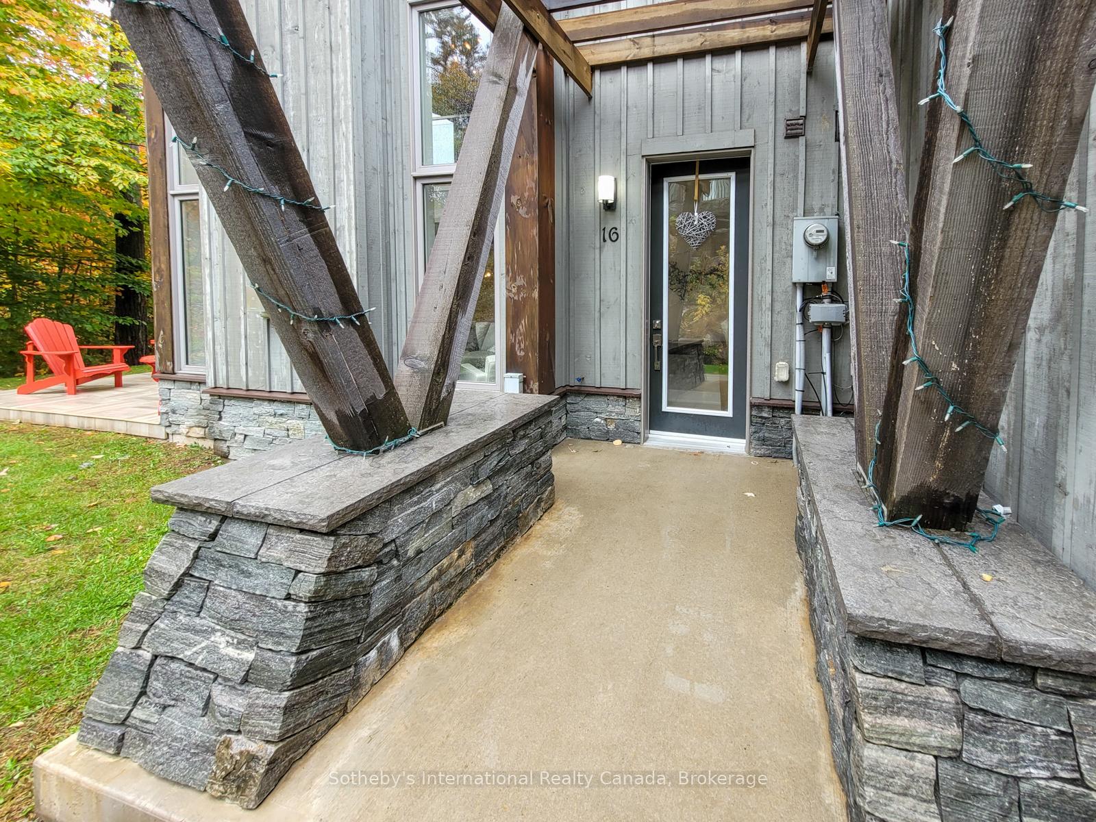 Photo 2 of 16 Carrick Trail, Gravenhurst, Muskoka (S) — HOMEH