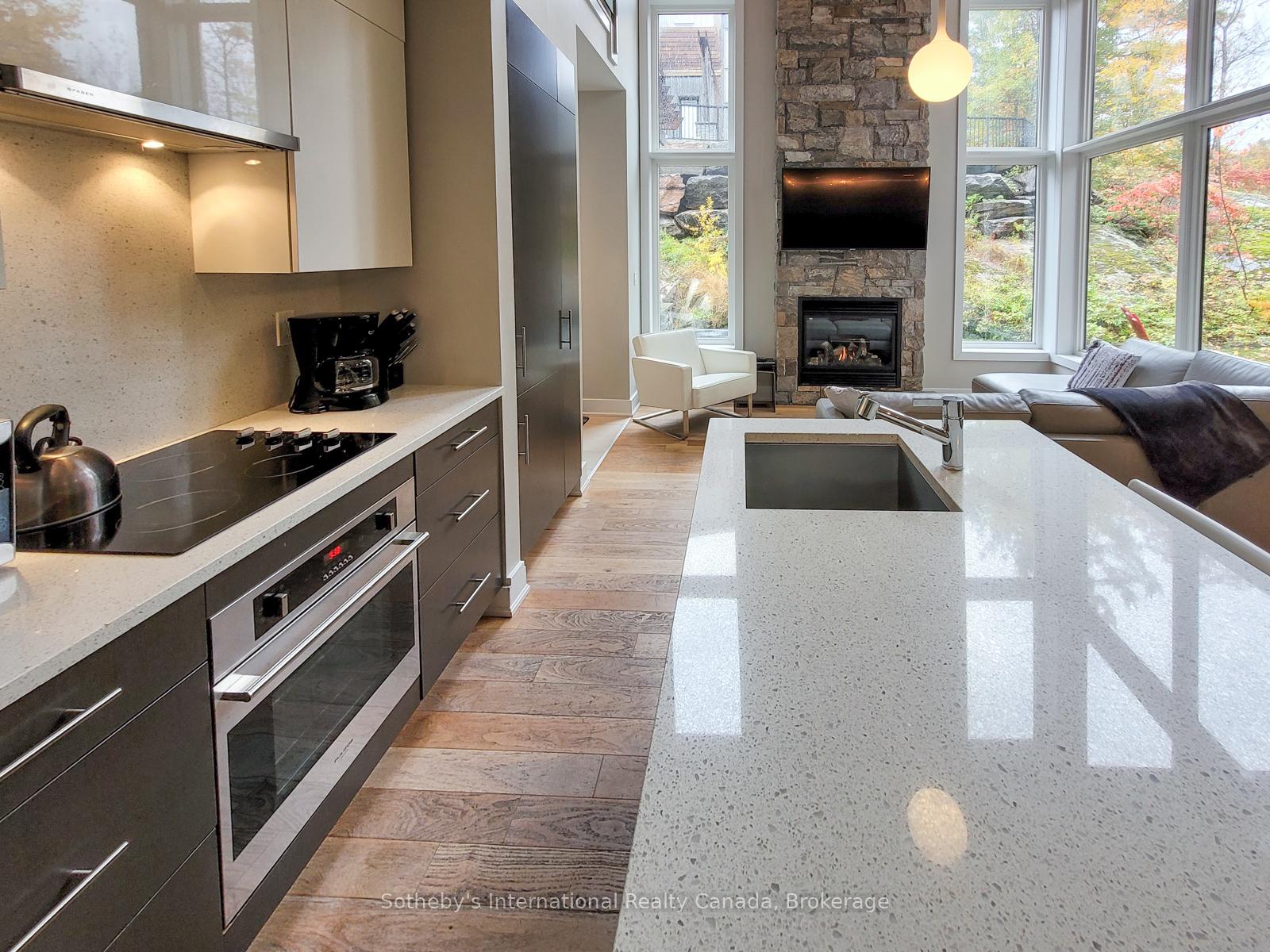 Photo 3 of 16 Carrick Trail, Gravenhurst, Muskoka (S) — HOMEH