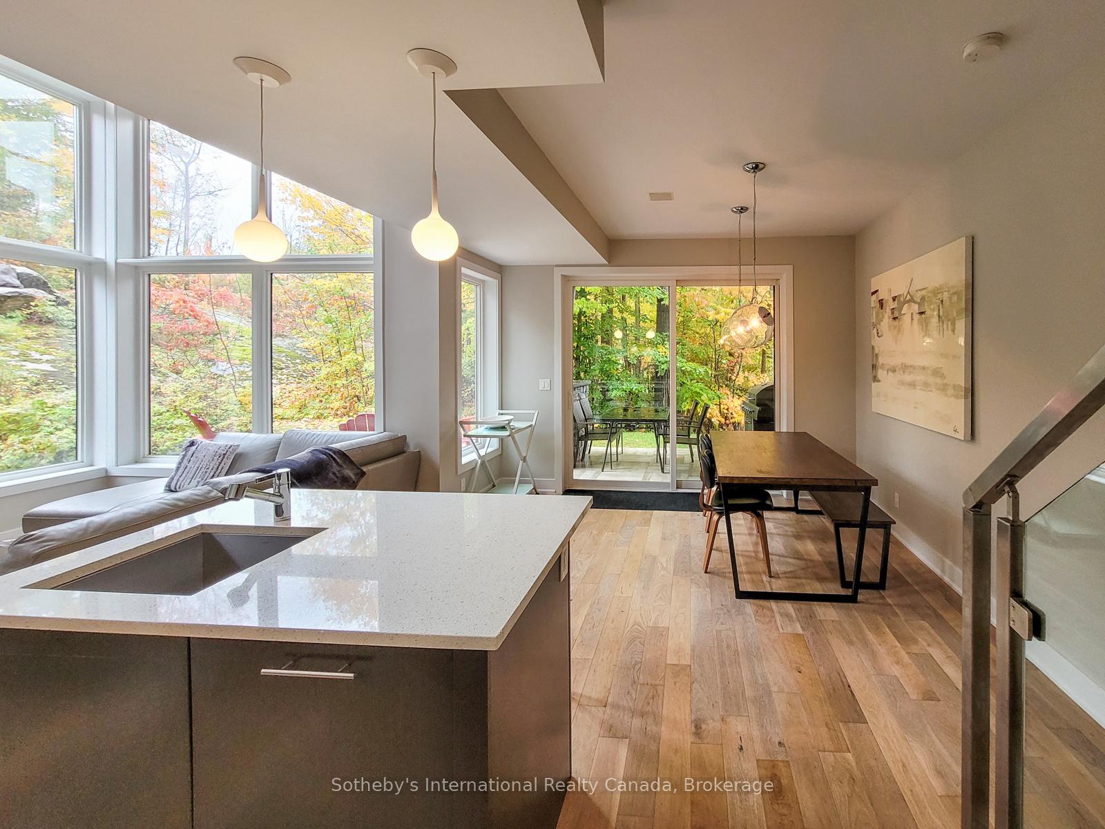 Photo 8 of 16 Carrick Trail, Gravenhurst, Muskoka (S) — HOMEH