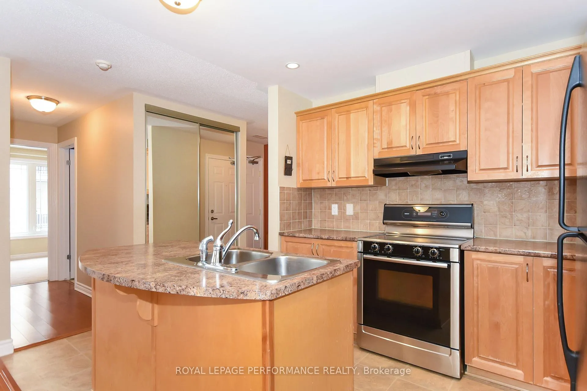 Photo 16 of Unit 4, 224 Paseo Private, Ottawa, Centrepointe — HOMEH