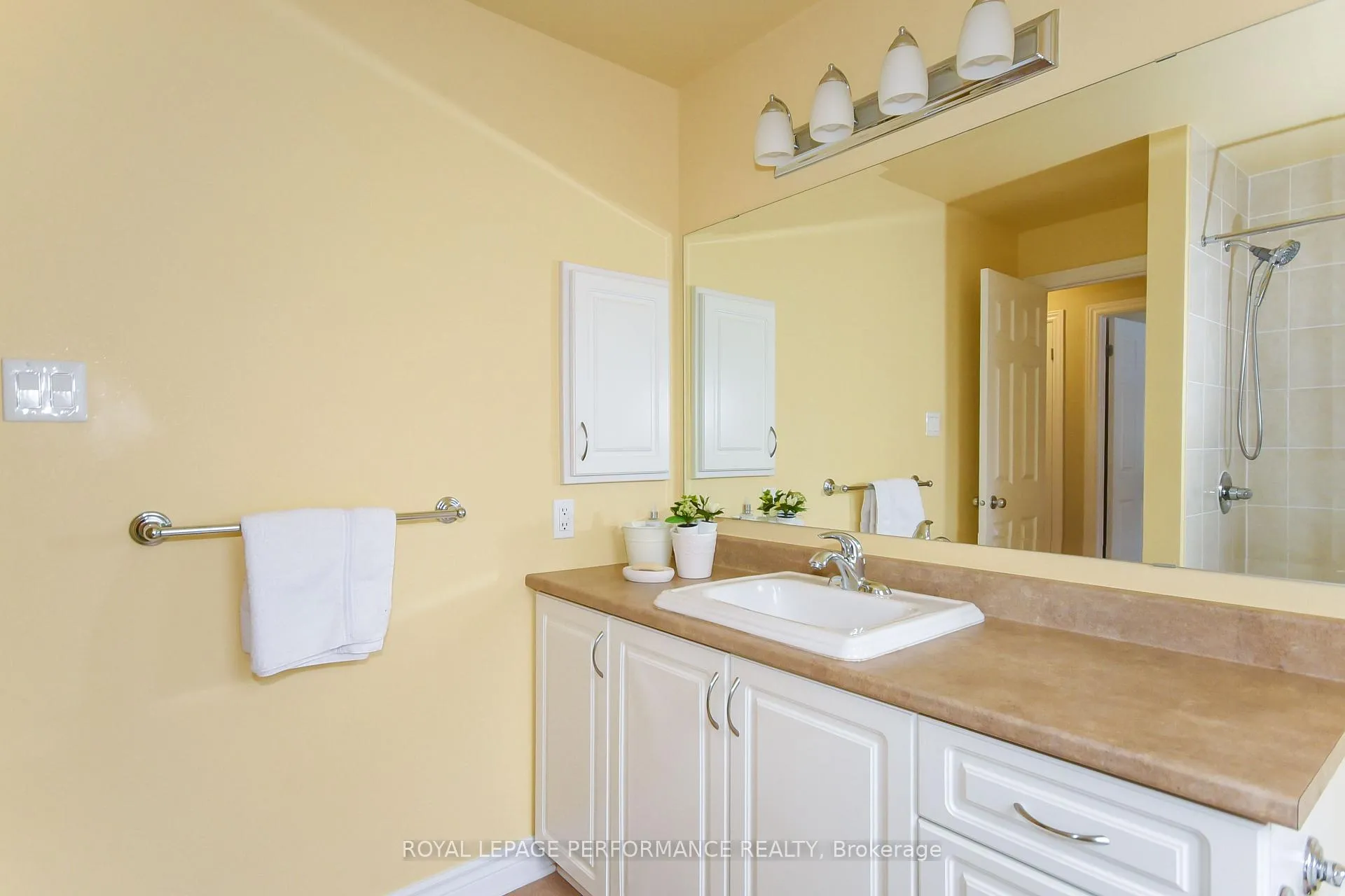 Photo 21 of Unit 4, 224 Paseo Private, Ottawa, Centrepointe — HOMEH
