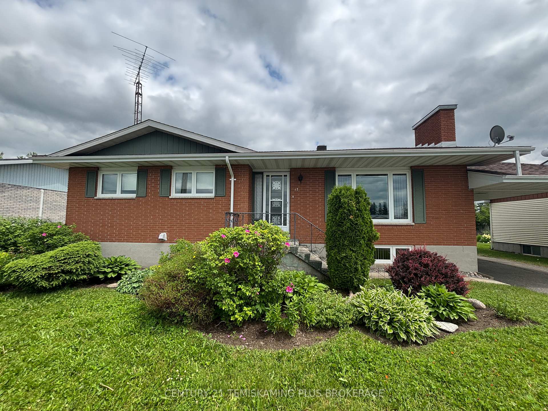 Photo 3 of 17 Ninth Avenue, Armstrong, Earlton — HOMEH