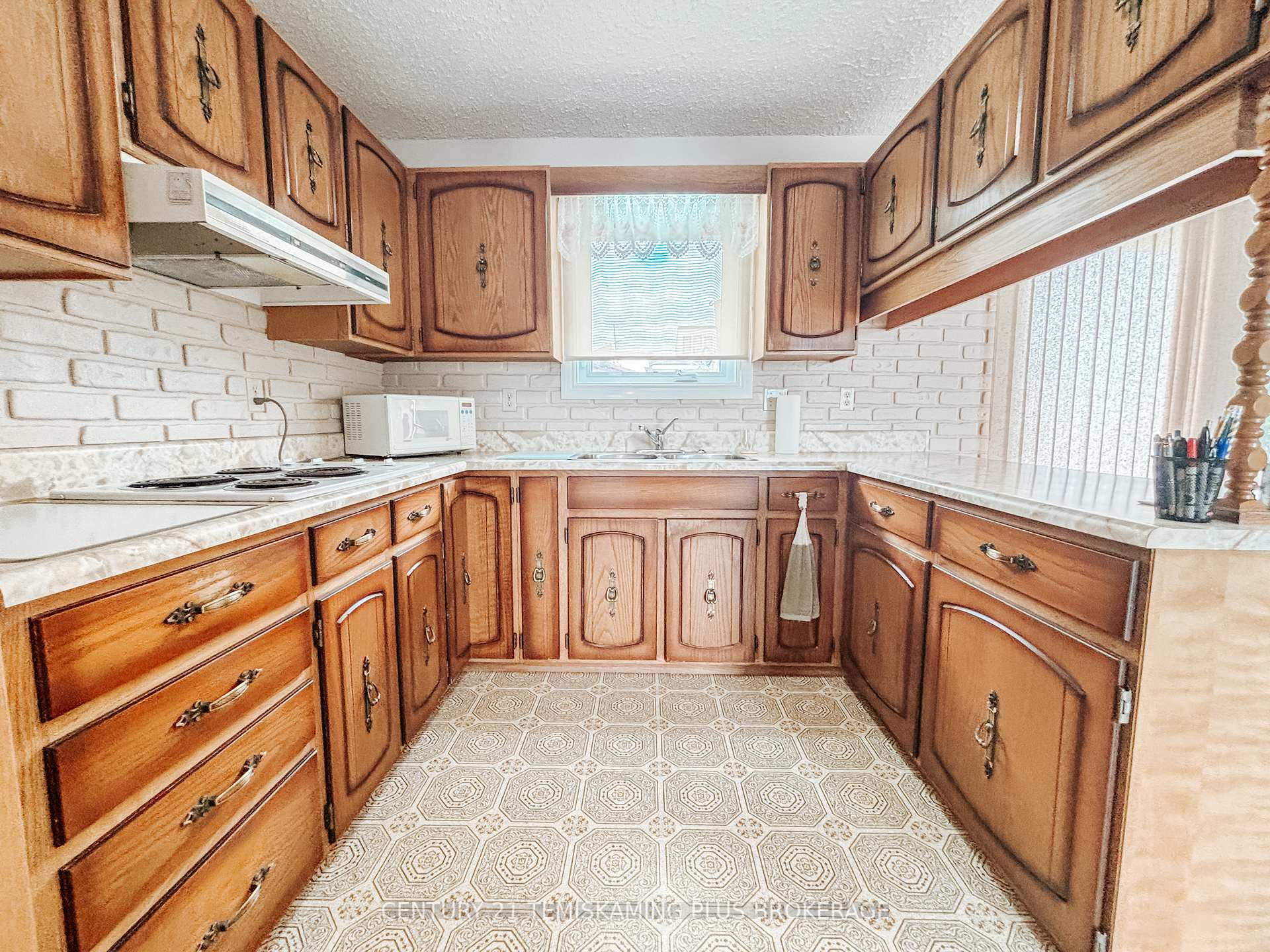 Photo 11 of 17 Ninth Avenue, Armstrong, Earlton — HOMEH