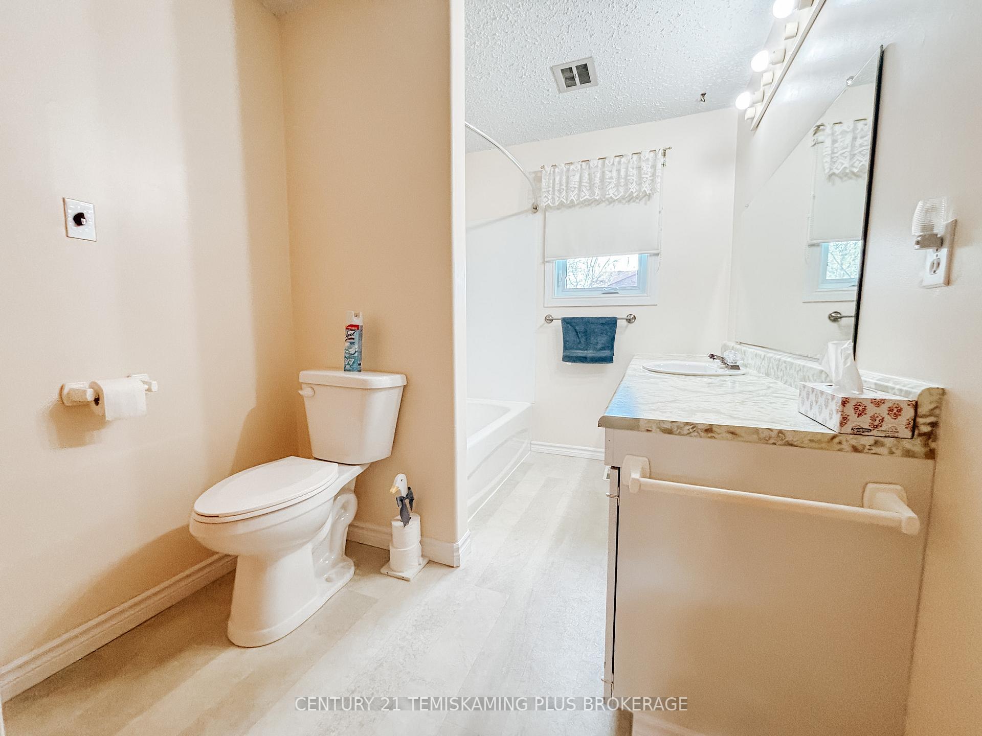 Photo 15 of 17 Ninth Avenue, Armstrong, Earlton — HOMEH