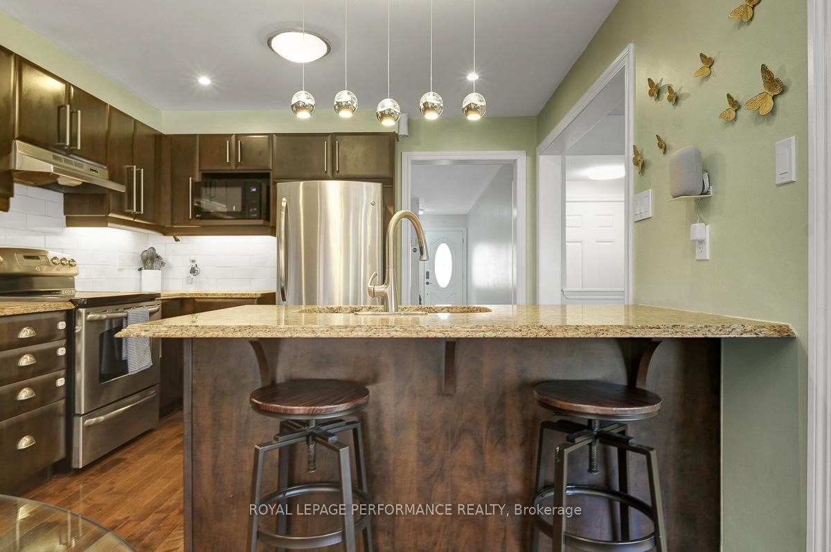 Photo 4 of 417 Meadowhawk Crescent, Ottawa, Barrhaven - Stonebridge — HOMEH