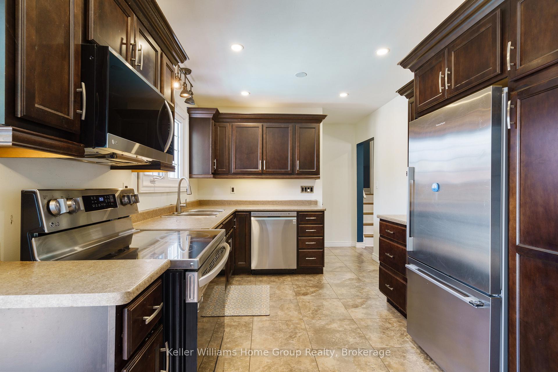Photo 10 of 11 Kilbourne Crescent, St. Catharines, Bunting/Linwell — HOMEH