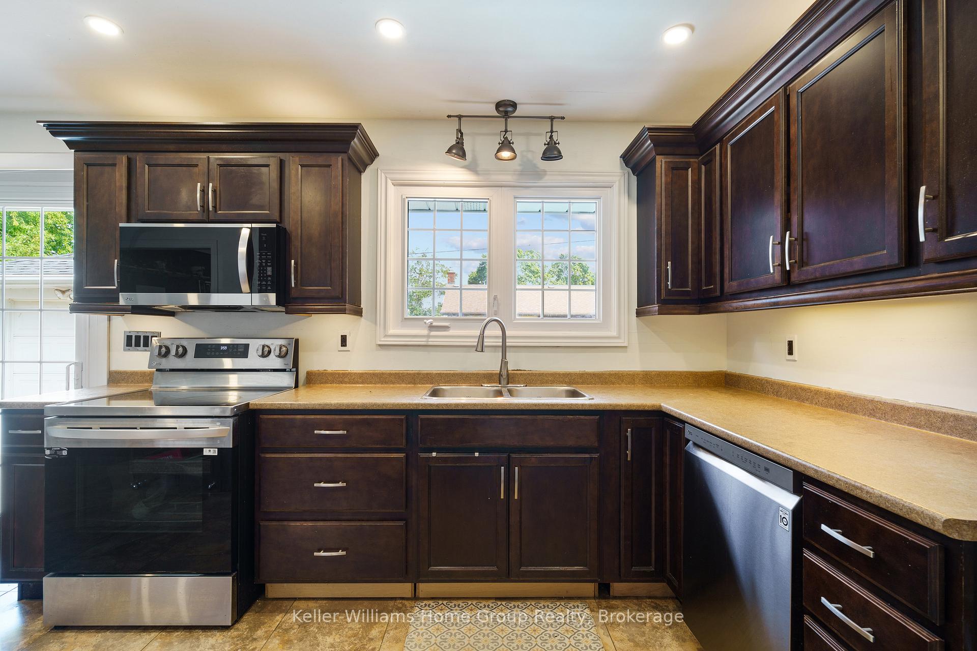 Photo 14 of 11 Kilbourne Crescent, St. Catharines, Bunting/Linwell — HOMEH