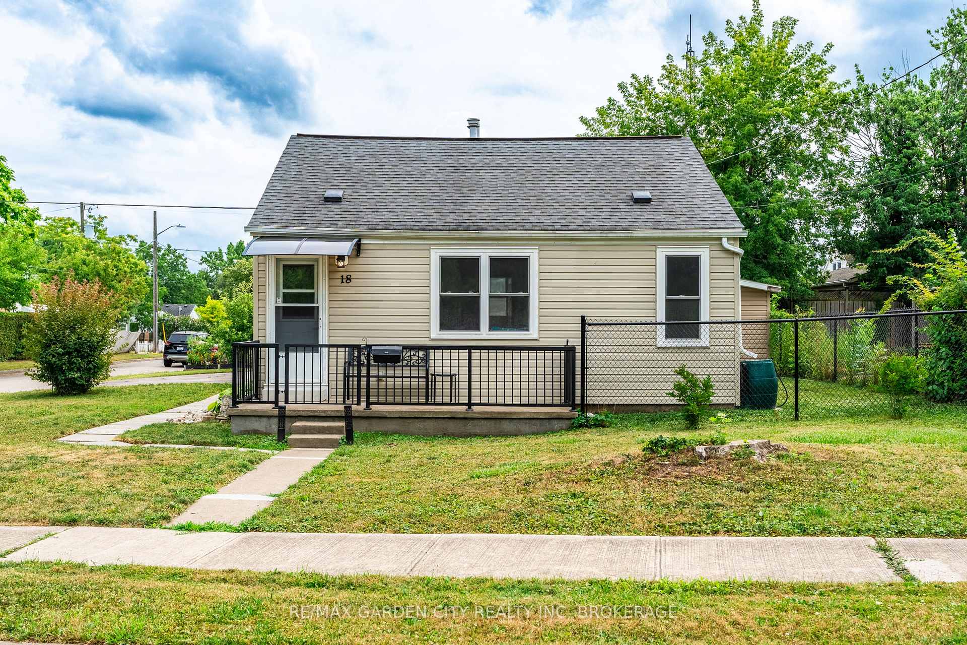 Photo 1 of 18 Glen Avenue, St. Catharines, Western Hill — HOMEH