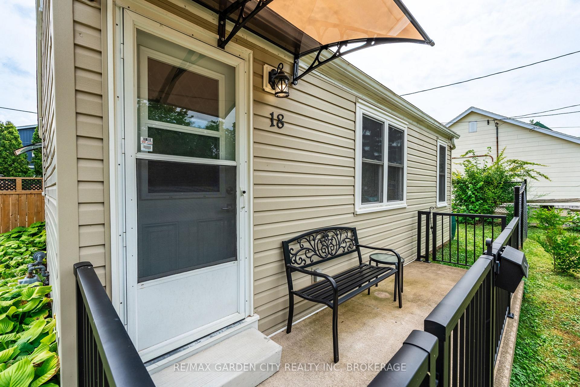 Photo 5 of 18 Glen Avenue, St. Catharines, Western Hill — HOMEH