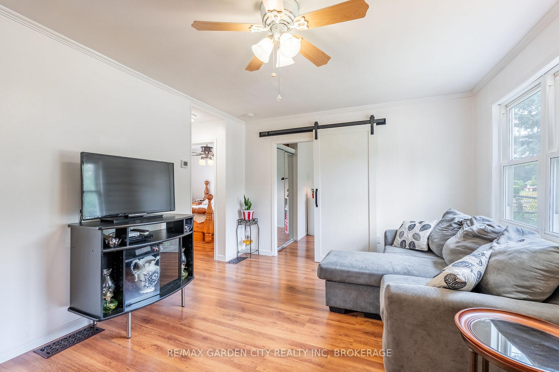 Photo 9 of 18 Glen Avenue, St. Catharines, Western Hill — HOMEH