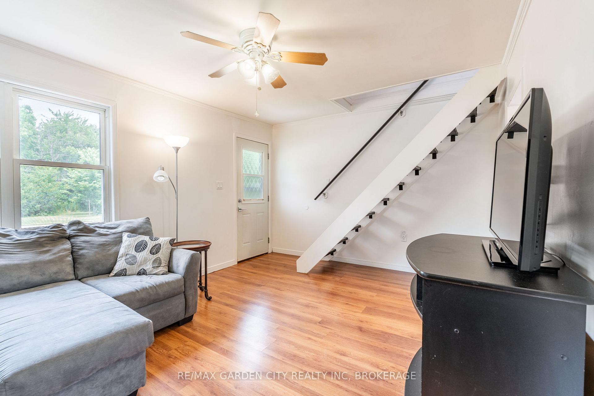 Photo 10 of 18 Glen Avenue, St. Catharines, Western Hill — HOMEH