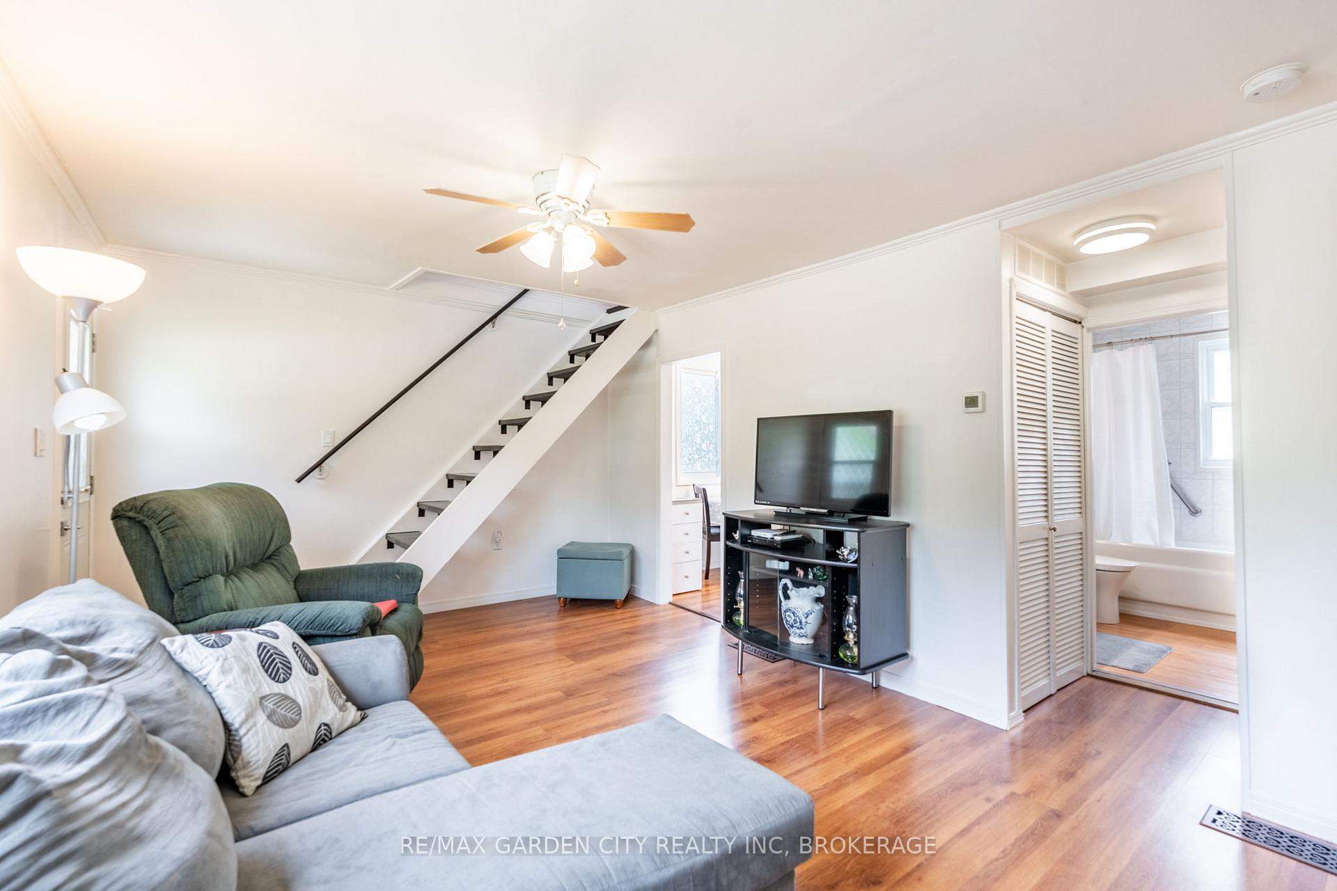 Photo 11 of 18 Glen Avenue, St. Catharines, Western Hill — HOMEH