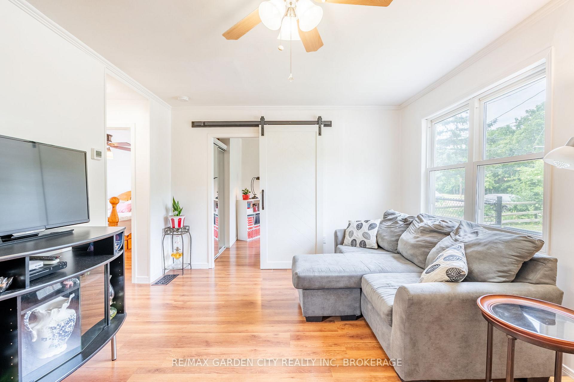 Photo 12 of 18 Glen Avenue, St. Catharines, Western Hill — HOMEH