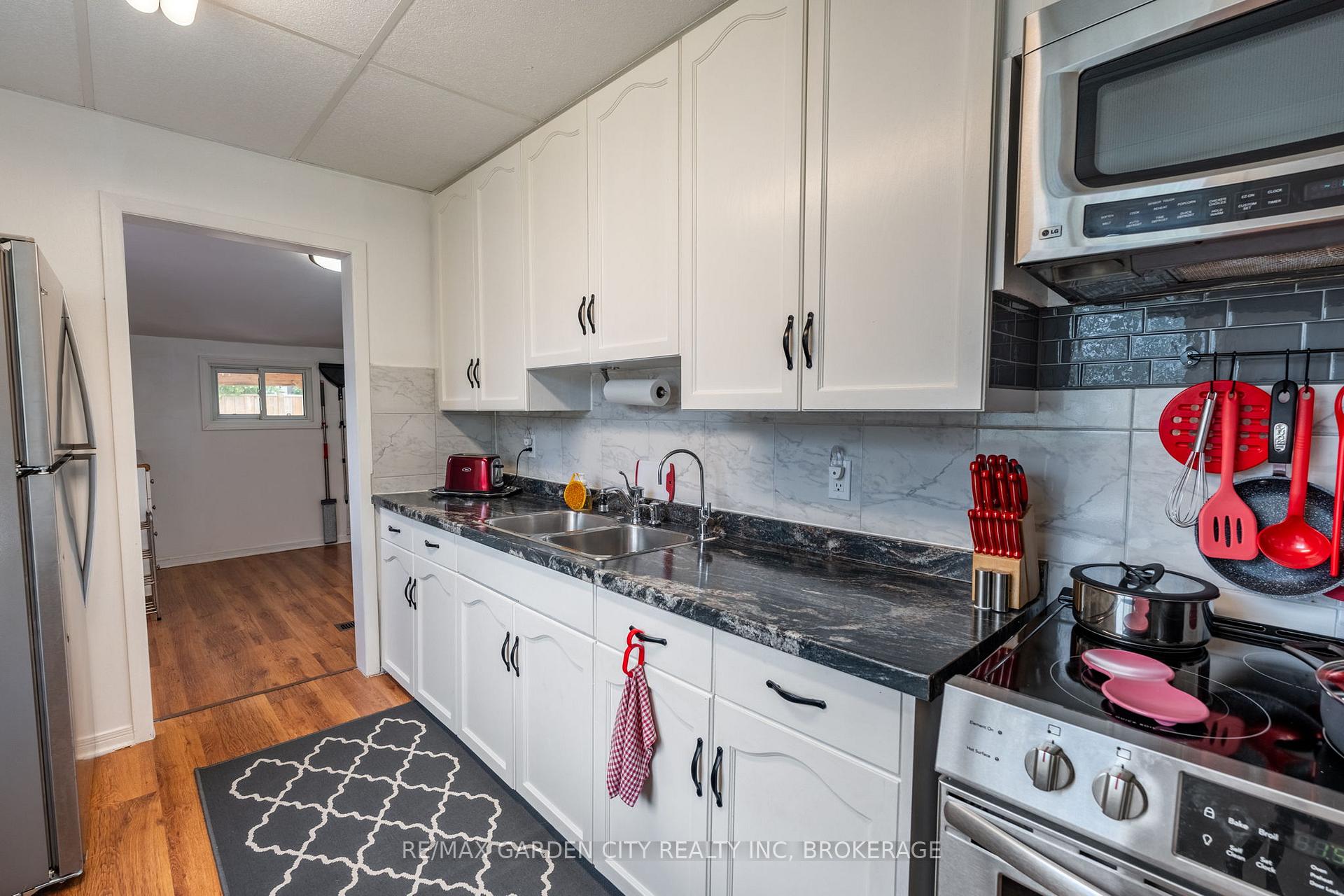 Photo 23 of 18 Glen Avenue, St. Catharines, Western Hill — HOMEH