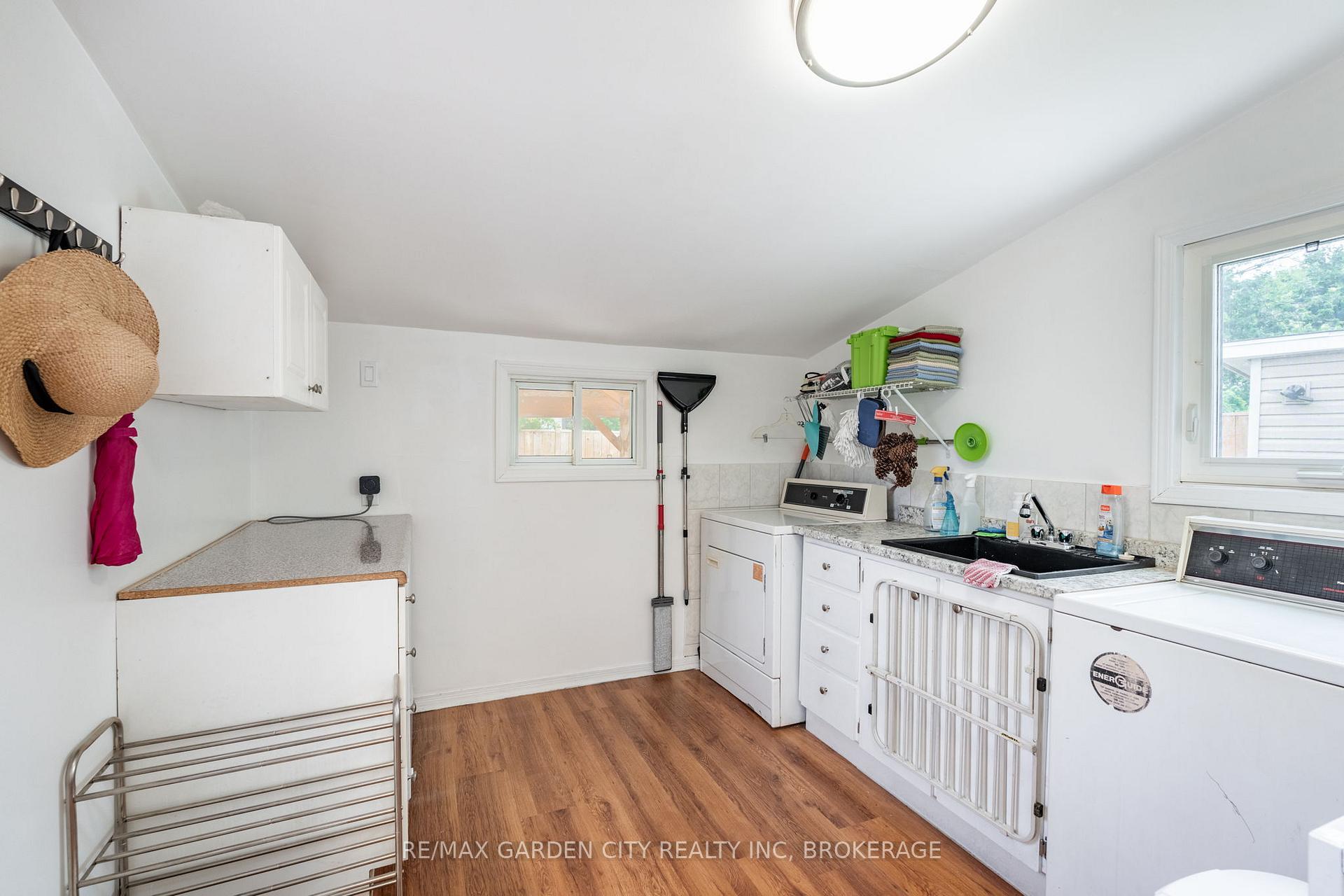 Photo 25 of 18 Glen Avenue, St. Catharines, Western Hill — HOMEH