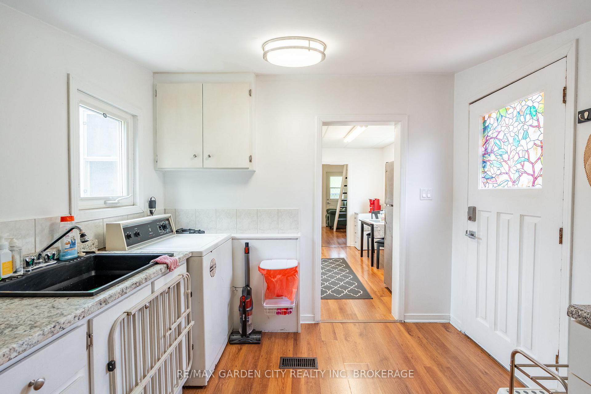 Photo 26 of 18 Glen Avenue, St. Catharines, Western Hill — HOMEH
