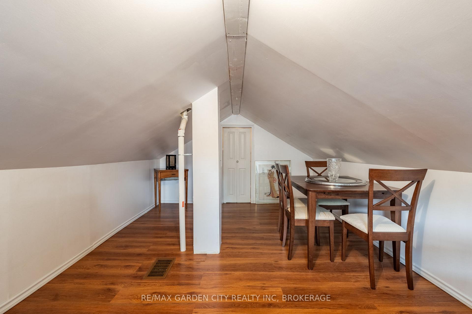 Photo 31 of 18 Glen Avenue, St. Catharines, Western Hill — HOMEH
