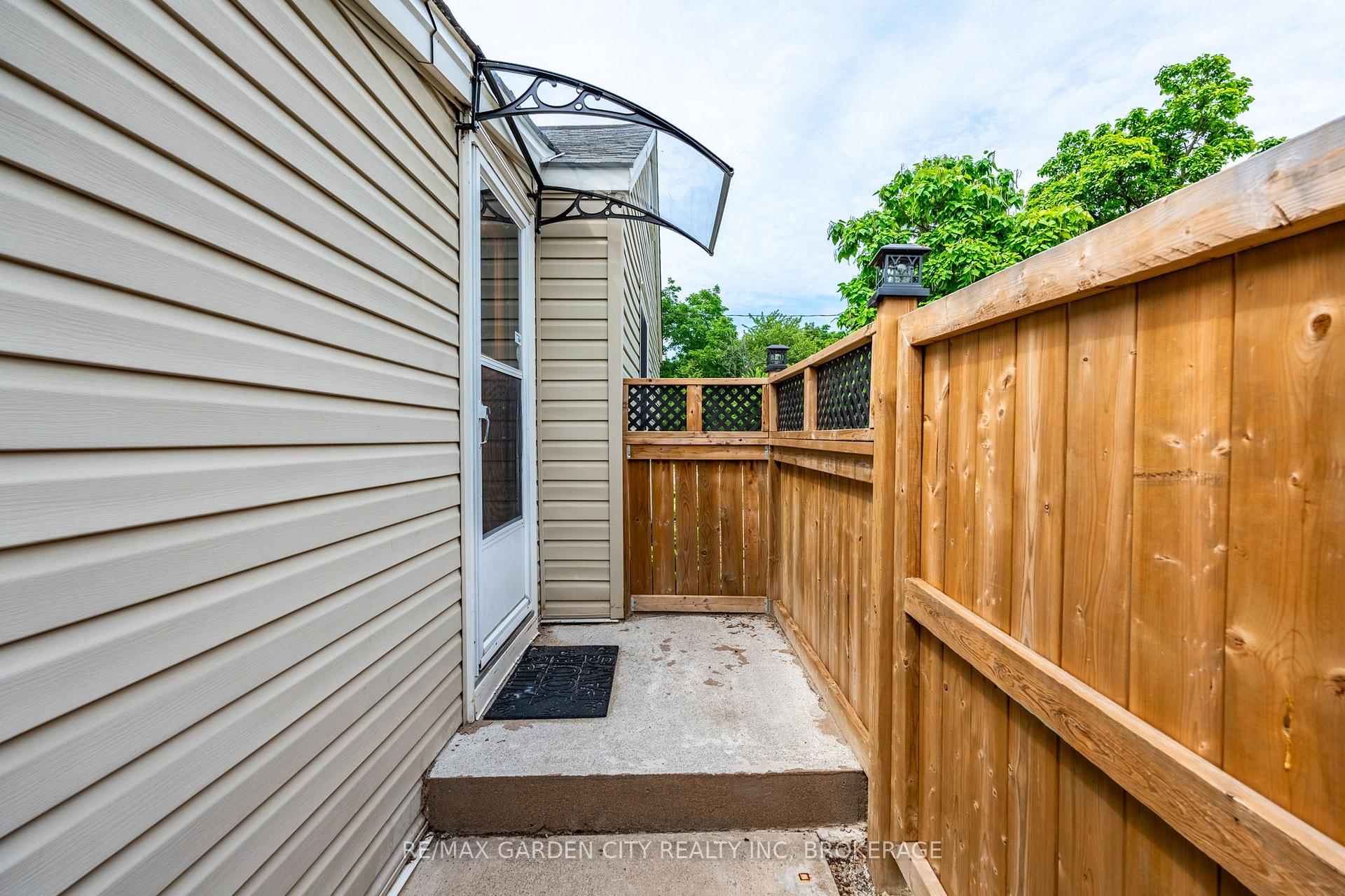 Photo 33 of 18 Glen Avenue, St. Catharines, Western Hill — HOMEH