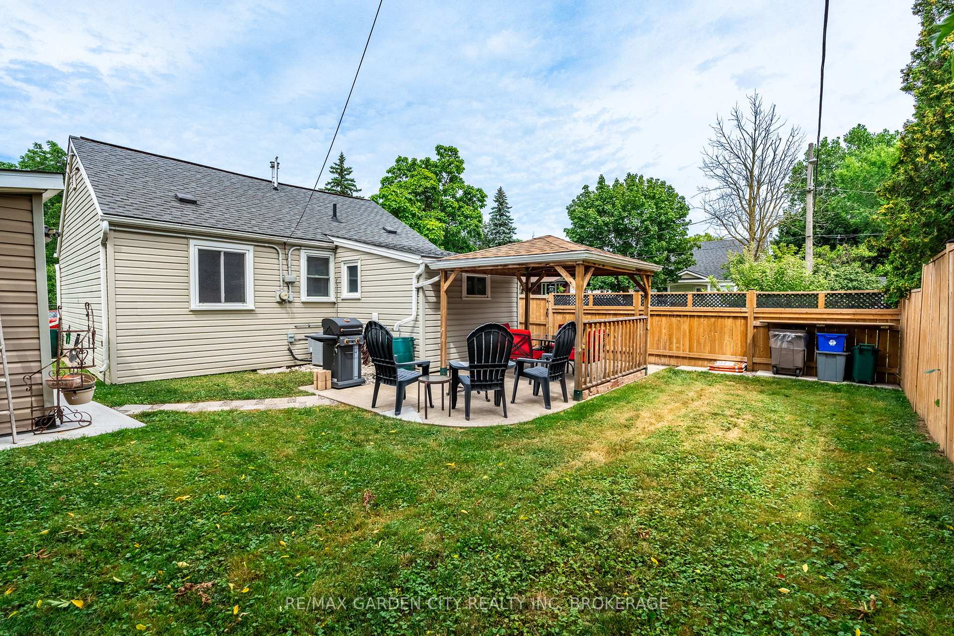 Photo 37 of 18 Glen Avenue, St. Catharines, Western Hill — HOMEH
