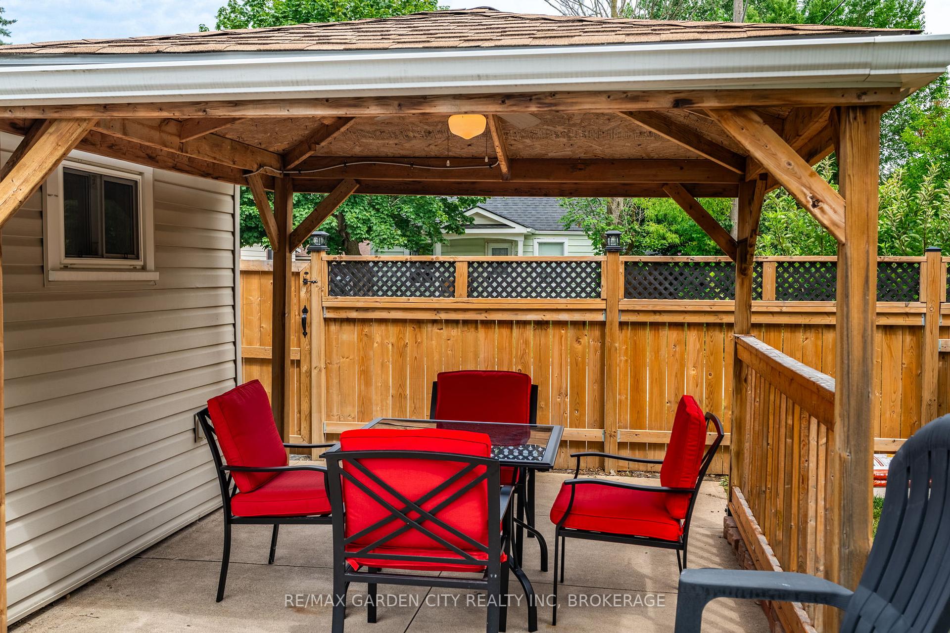 Photo 38 of 18 Glen Avenue, St. Catharines, Western Hill — HOMEH