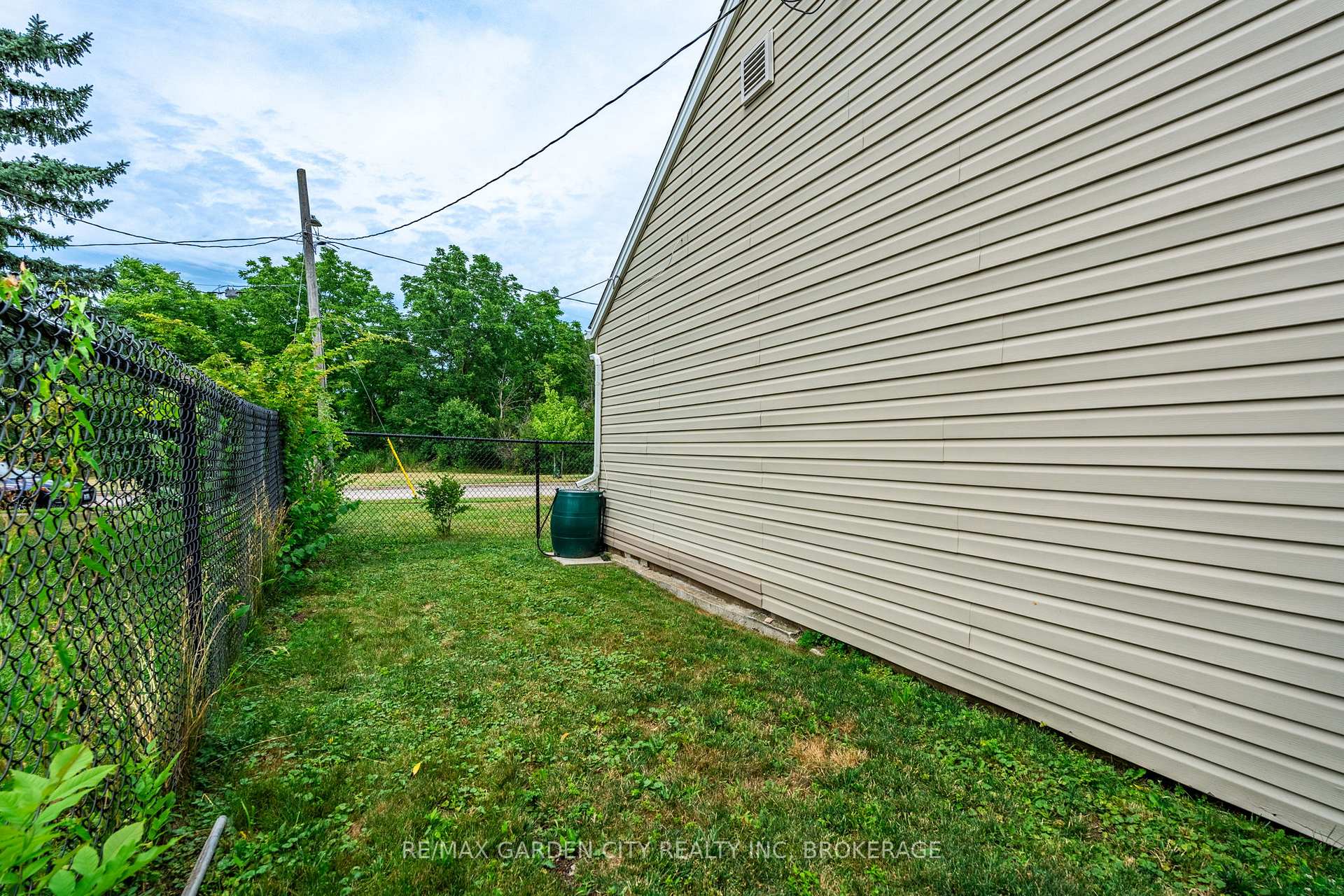 Photo 40 of 18 Glen Avenue, St. Catharines, Western Hill — HOMEH