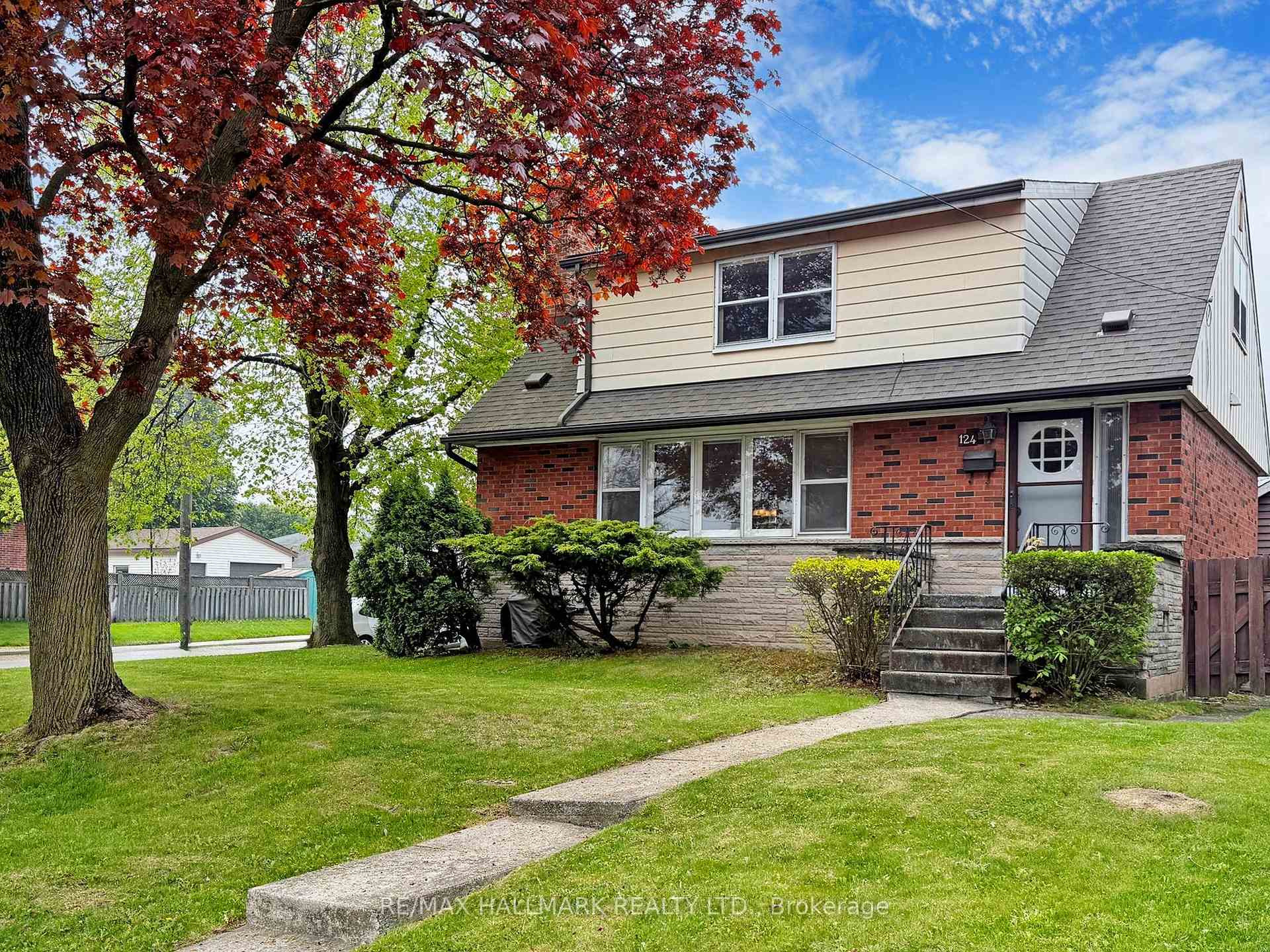 Photo 2 of 124 Mcelroy Road E, Hamilton, Balfour — HOMEH