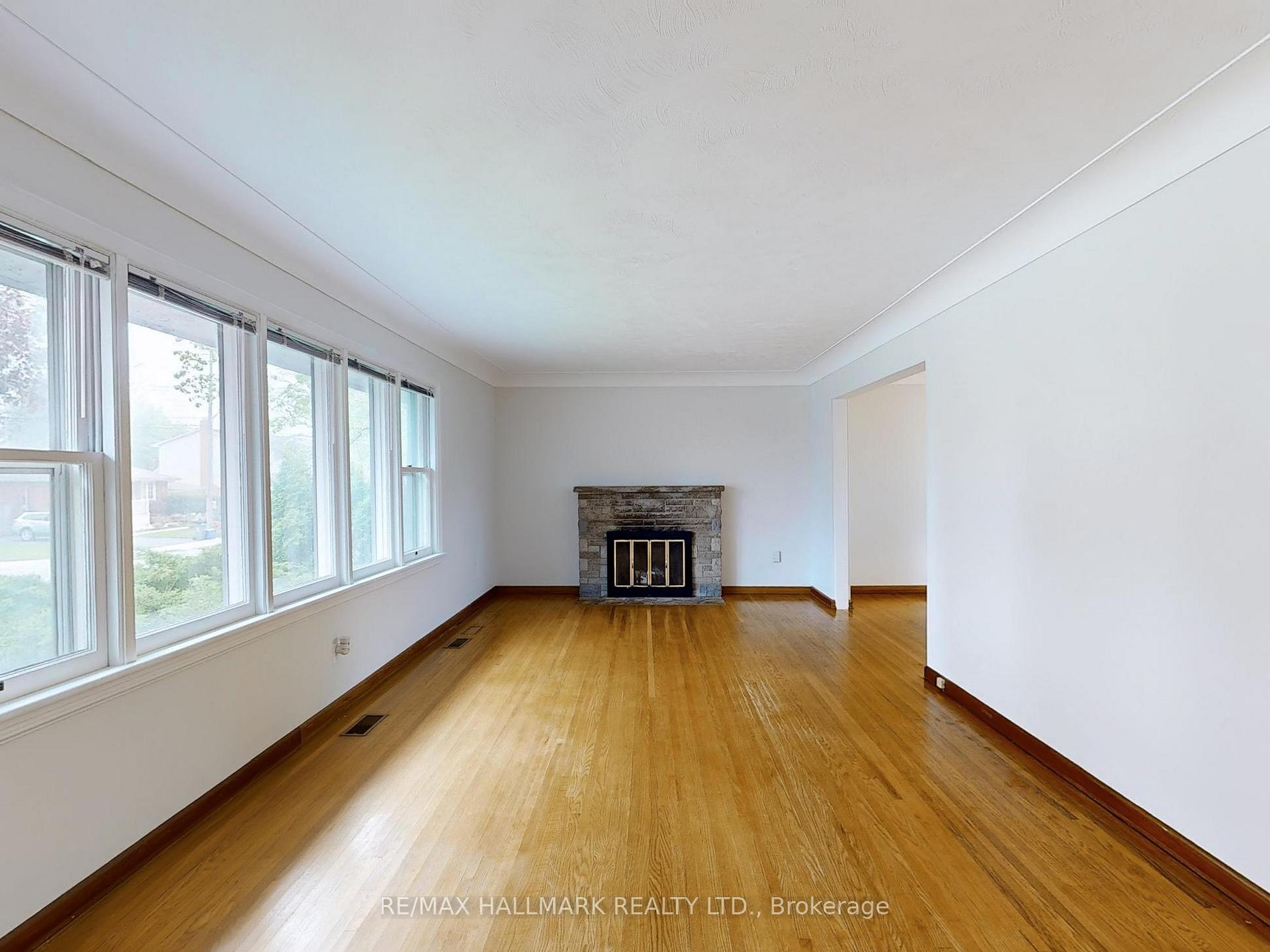 Photo 4 of 124 Mcelroy Road E, Hamilton, Balfour — HOMEH