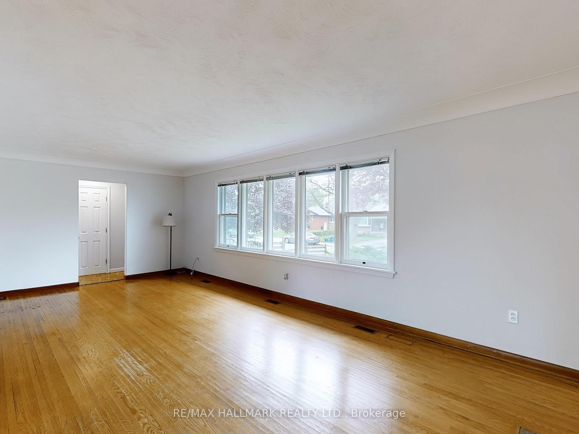 Photo 6 of 124 Mcelroy Road E, Hamilton, Balfour — HOMEH