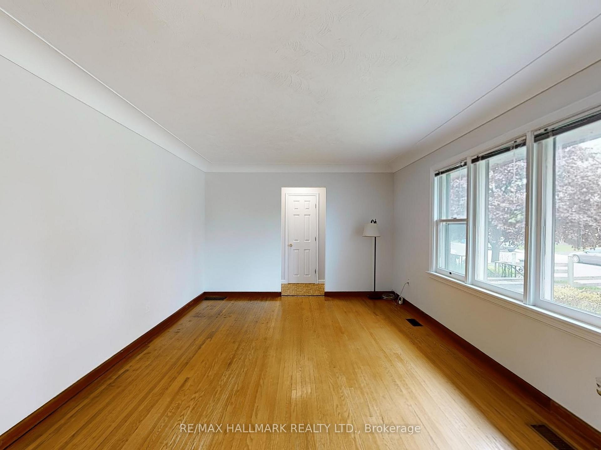 Photo 7 of 124 Mcelroy Road E, Hamilton, Balfour — HOMEH