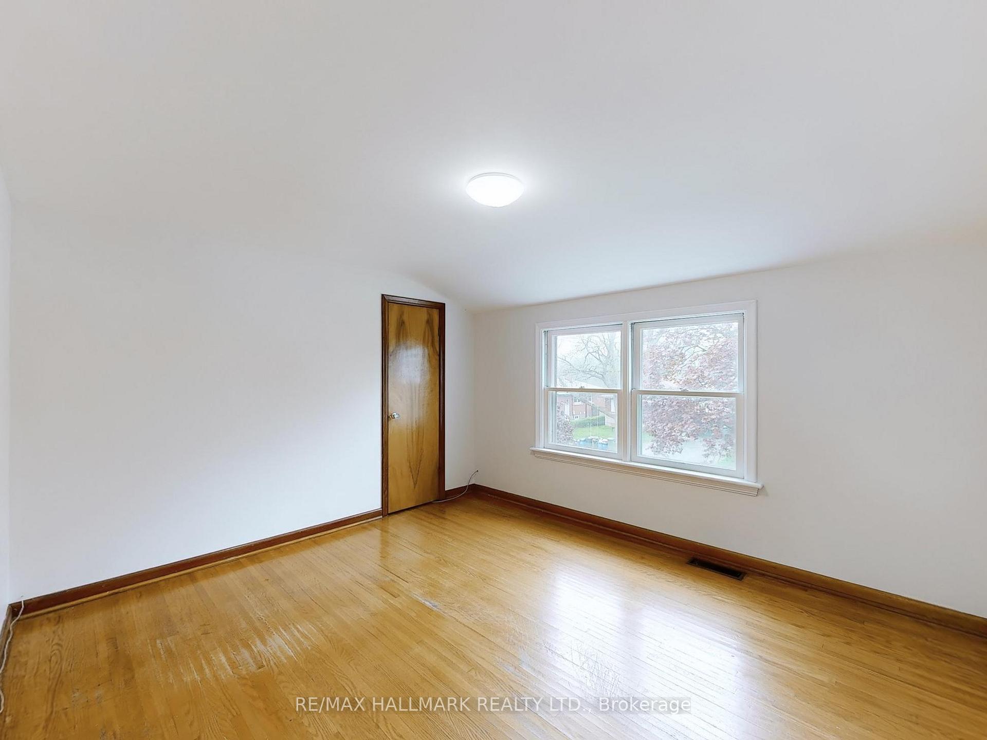 Photo 24 of 124 Mcelroy Road E, Hamilton, Balfour — HOMEH