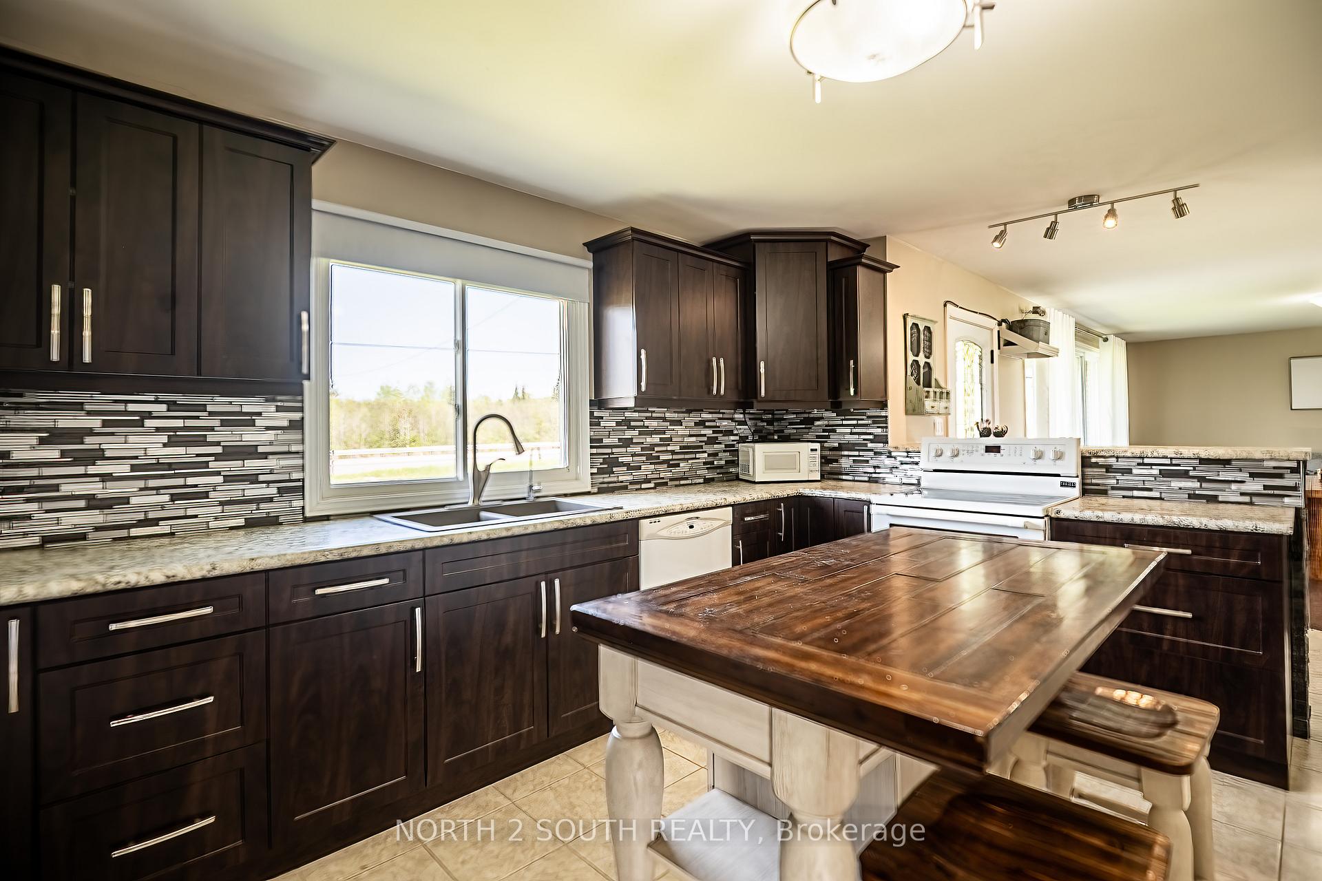 Photo 12 of 335147 Hwy 11 N, Englehart, Central Timiskaming — HOMEH