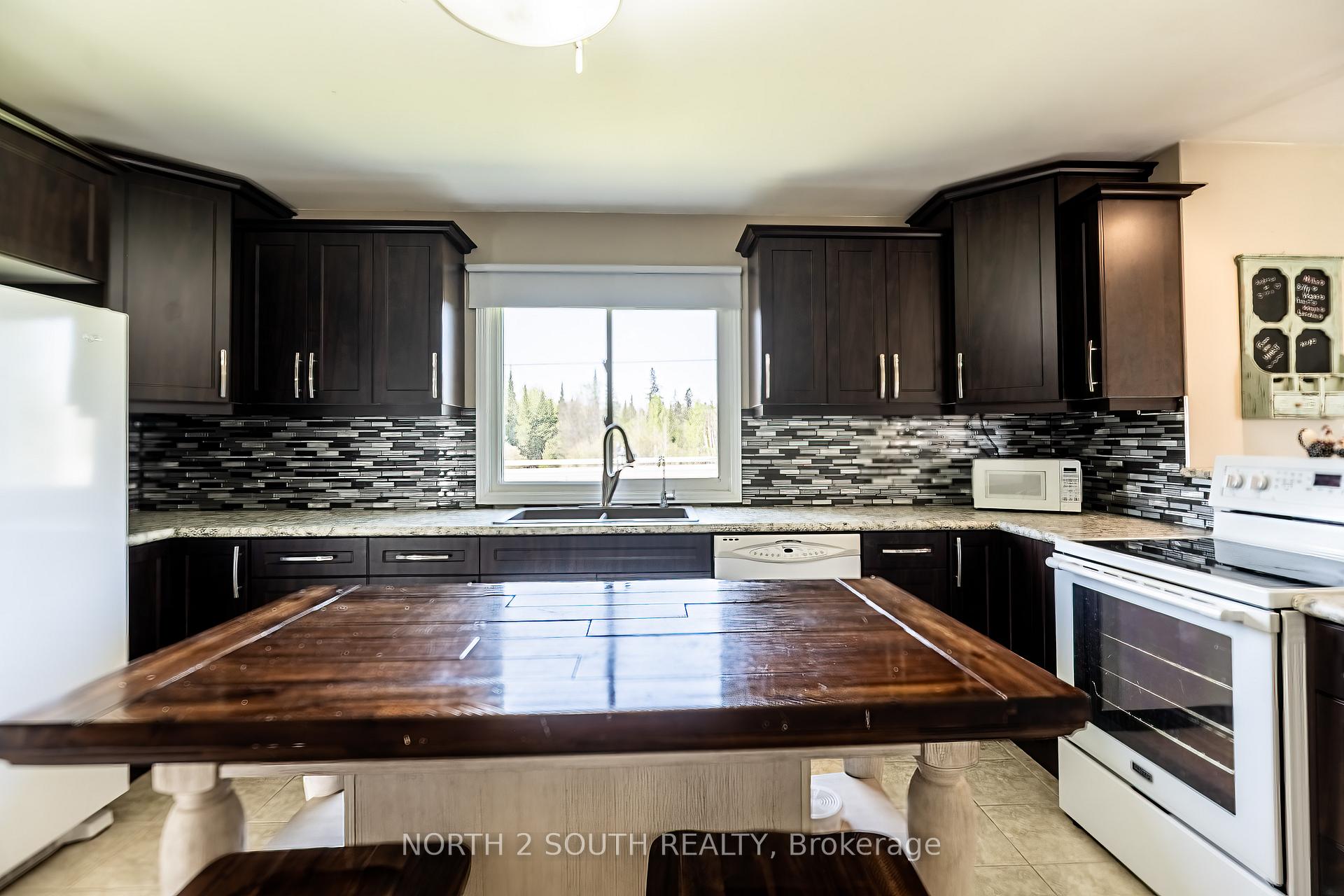 Photo 13 of 335147 Hwy 11 N, Englehart, Central Timiskaming — HOMEH