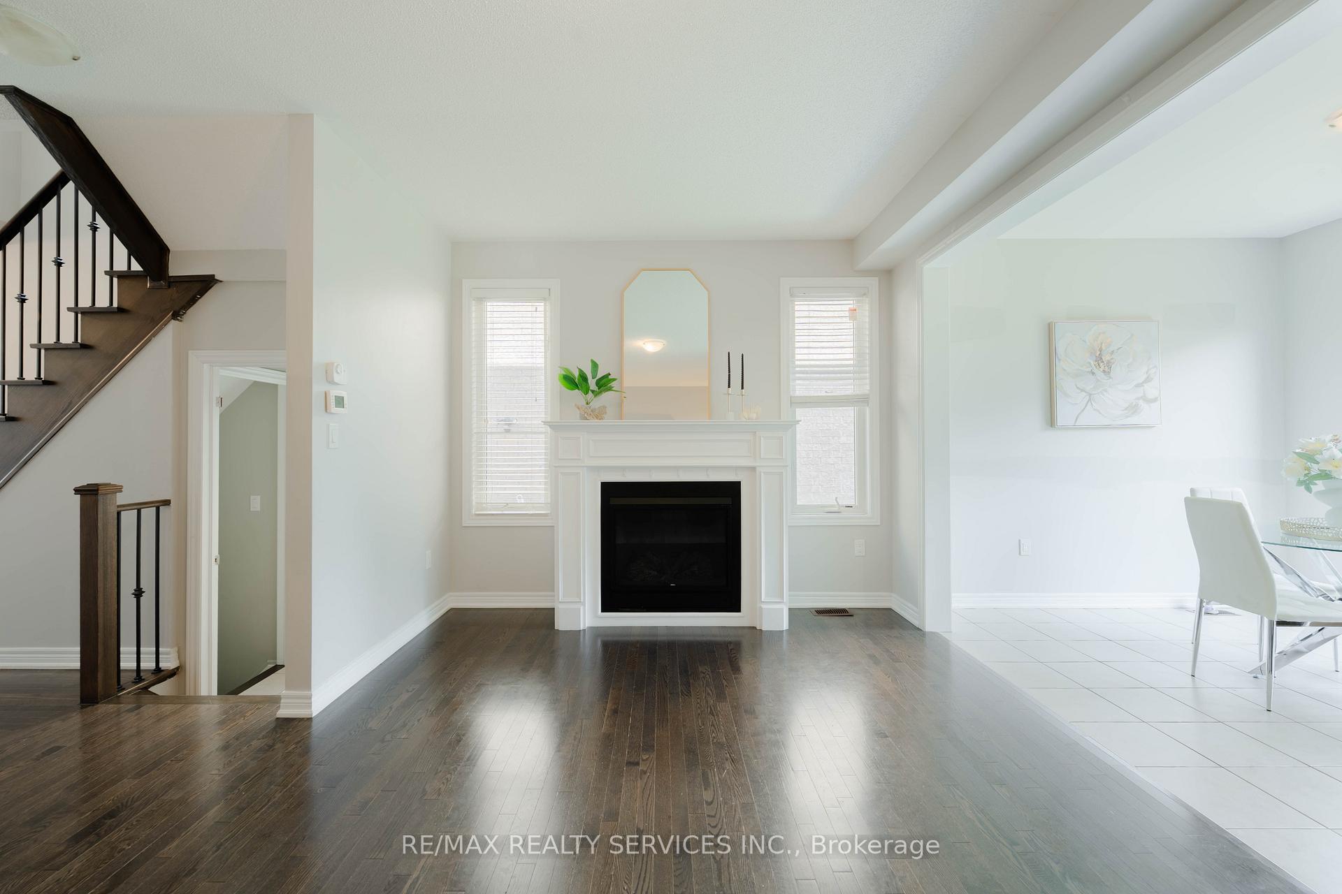 Photo 2 of 15 Ebury Drive, Brampton, Credit Valley — HOMEH