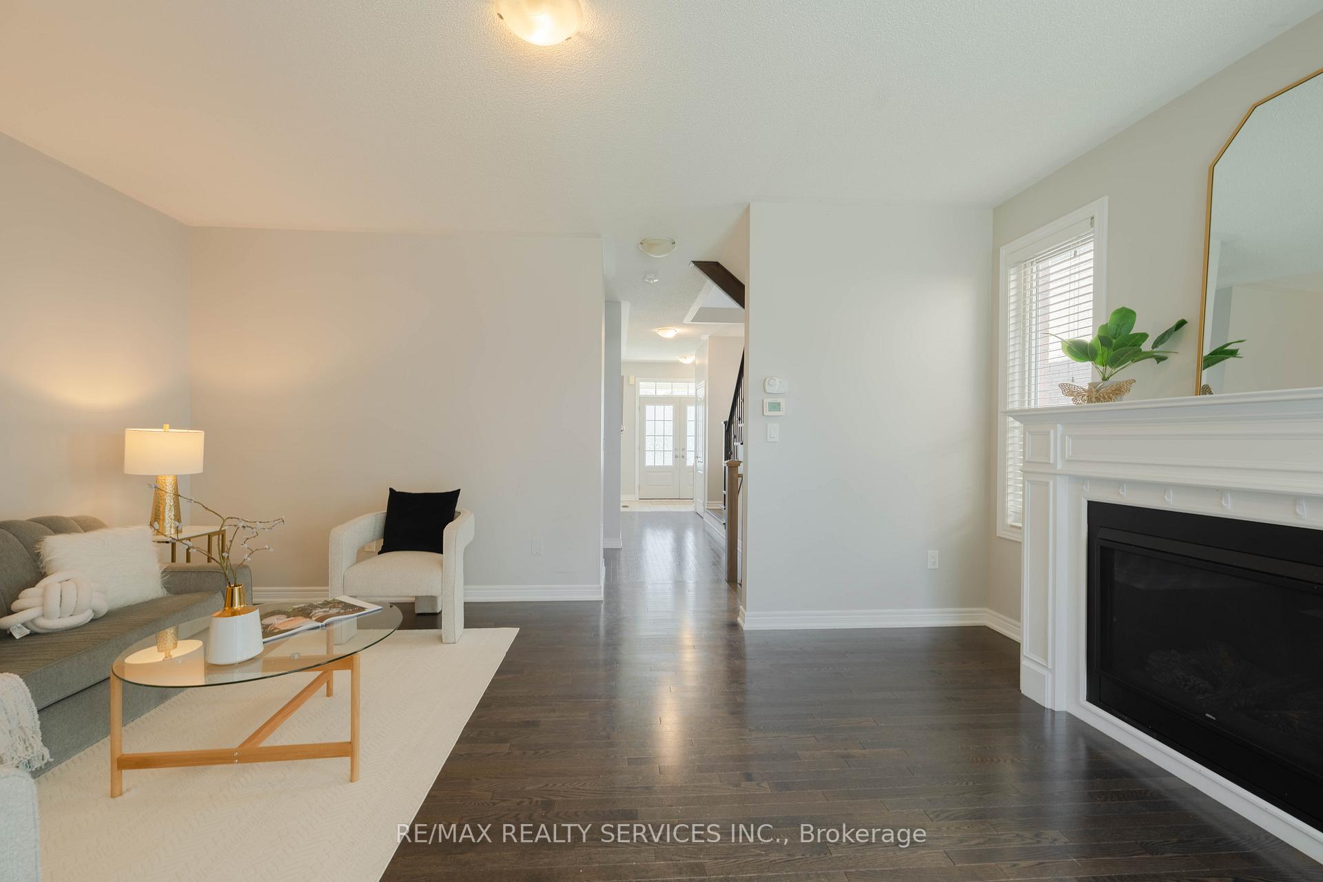 Photo 5 of 15 Ebury Drive, Brampton, Credit Valley — HOMEH