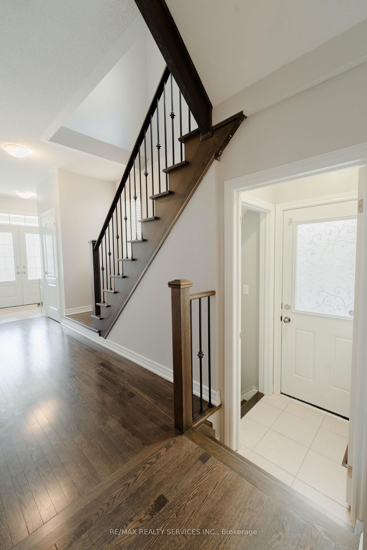 Photo 4 of 15 Ebury Drive, Brampton, Credit Valley — HOMEH
