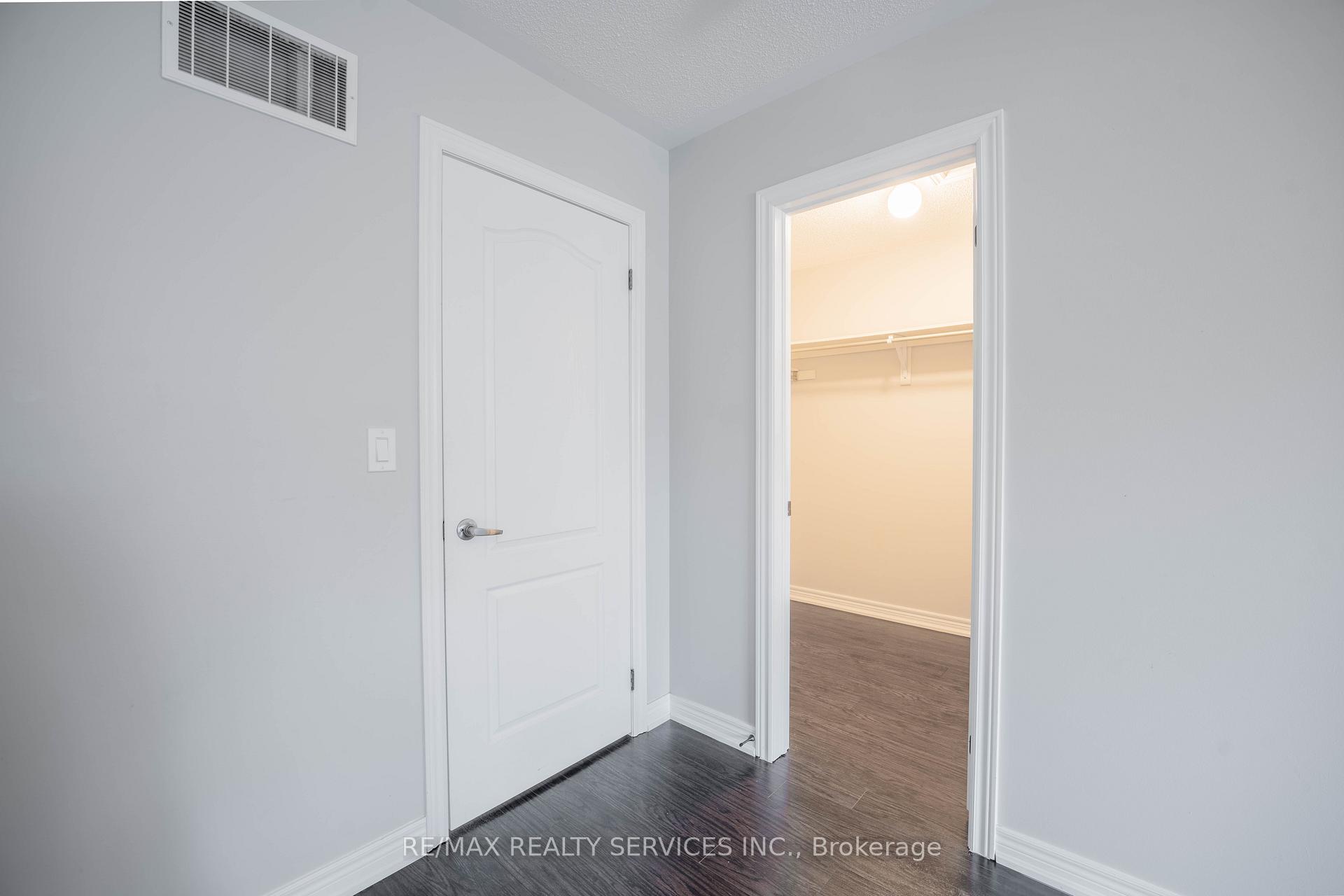 Photo 18 of 15 Ebury Drive, Brampton, Credit Valley — HOMEH