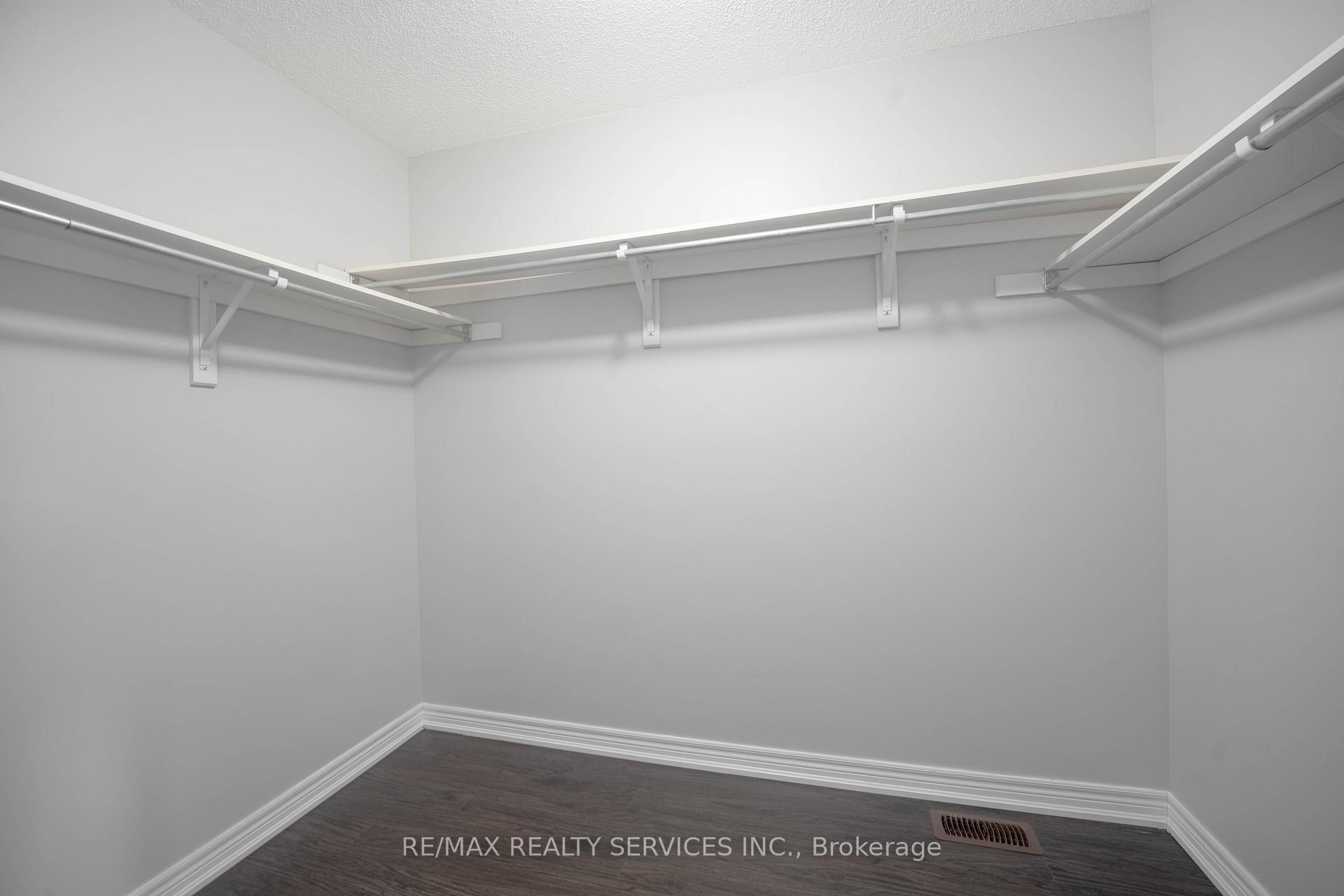 Photo 6 of 15 Ebury Drive, Brampton, Credit Valley — HOMEH