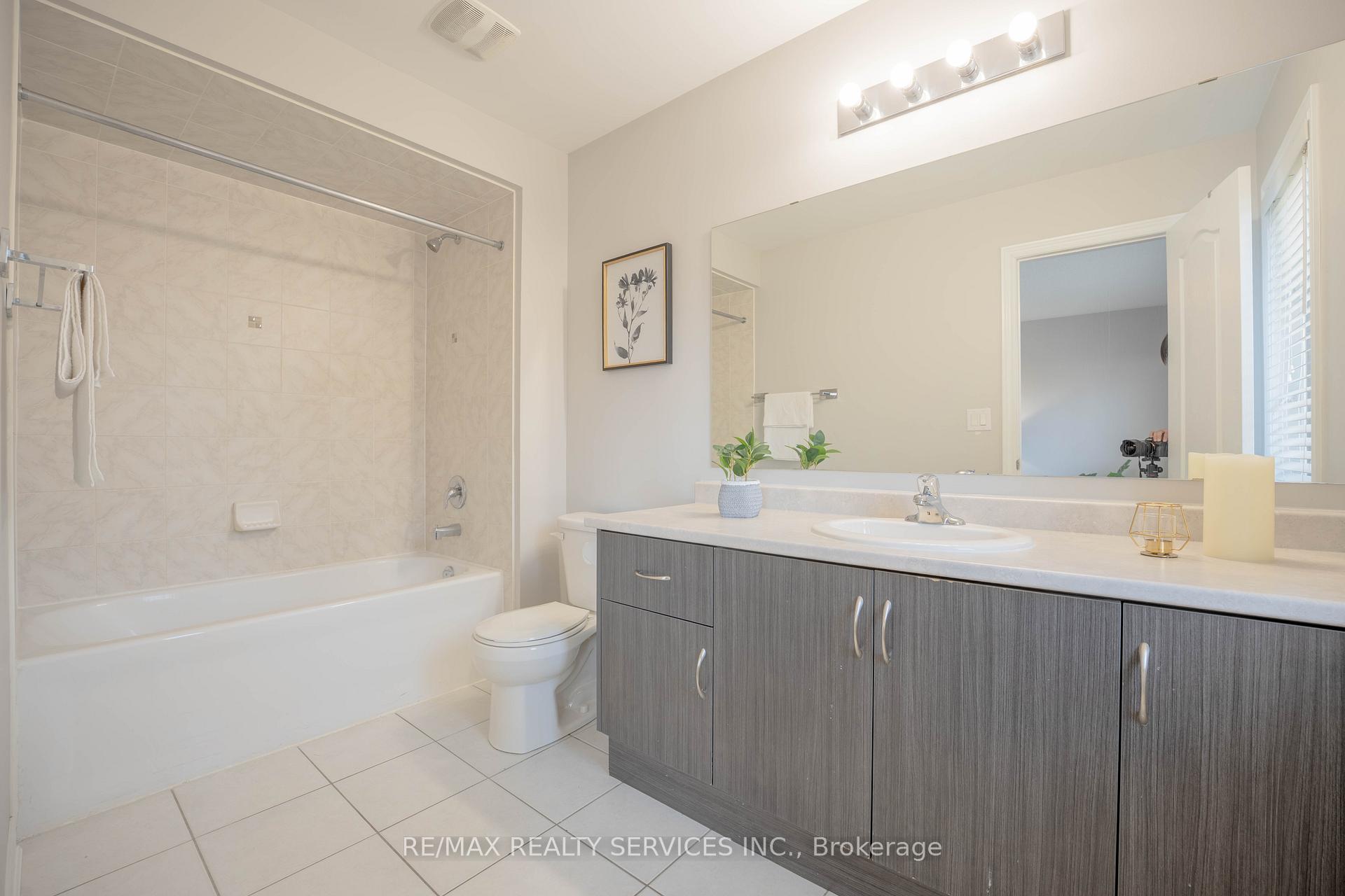 Photo 34 of 15 Ebury Drive, Brampton, Credit Valley — HOMEH