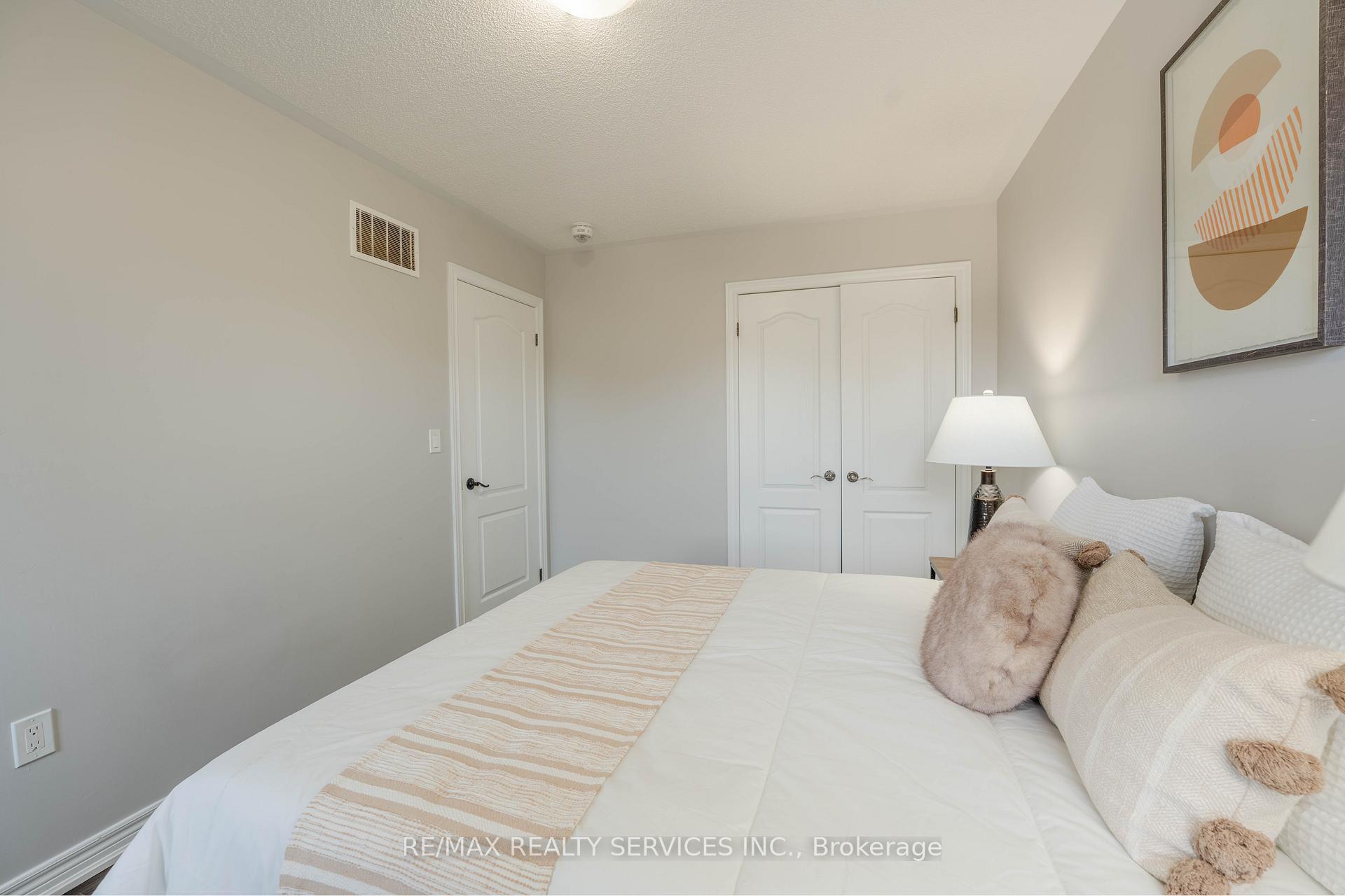 Photo 11 of 15 Ebury Drive, Brampton, Credit Valley — HOMEH