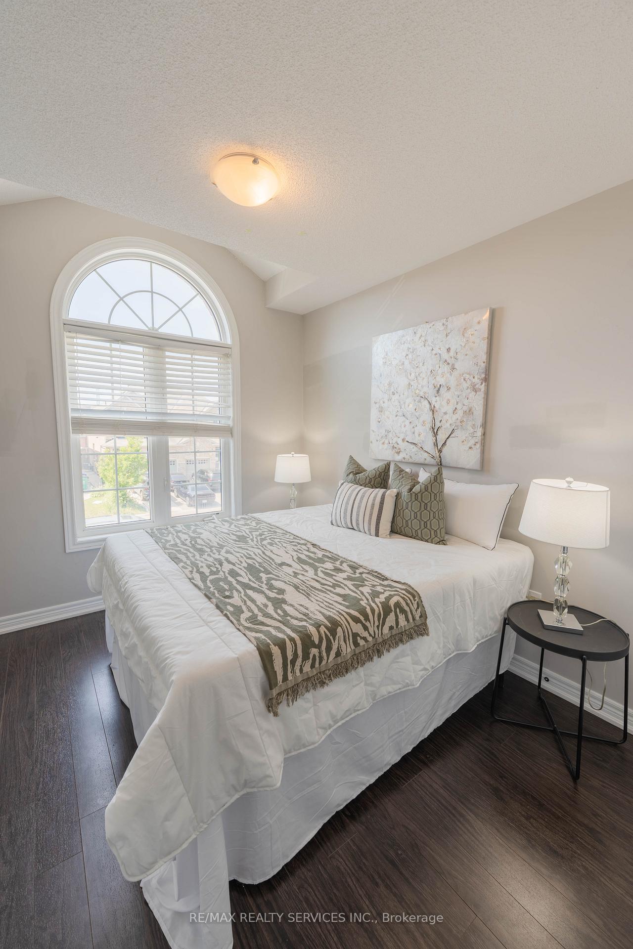 Photo 10 of 15 Ebury Drive, Brampton, Credit Valley — HOMEH